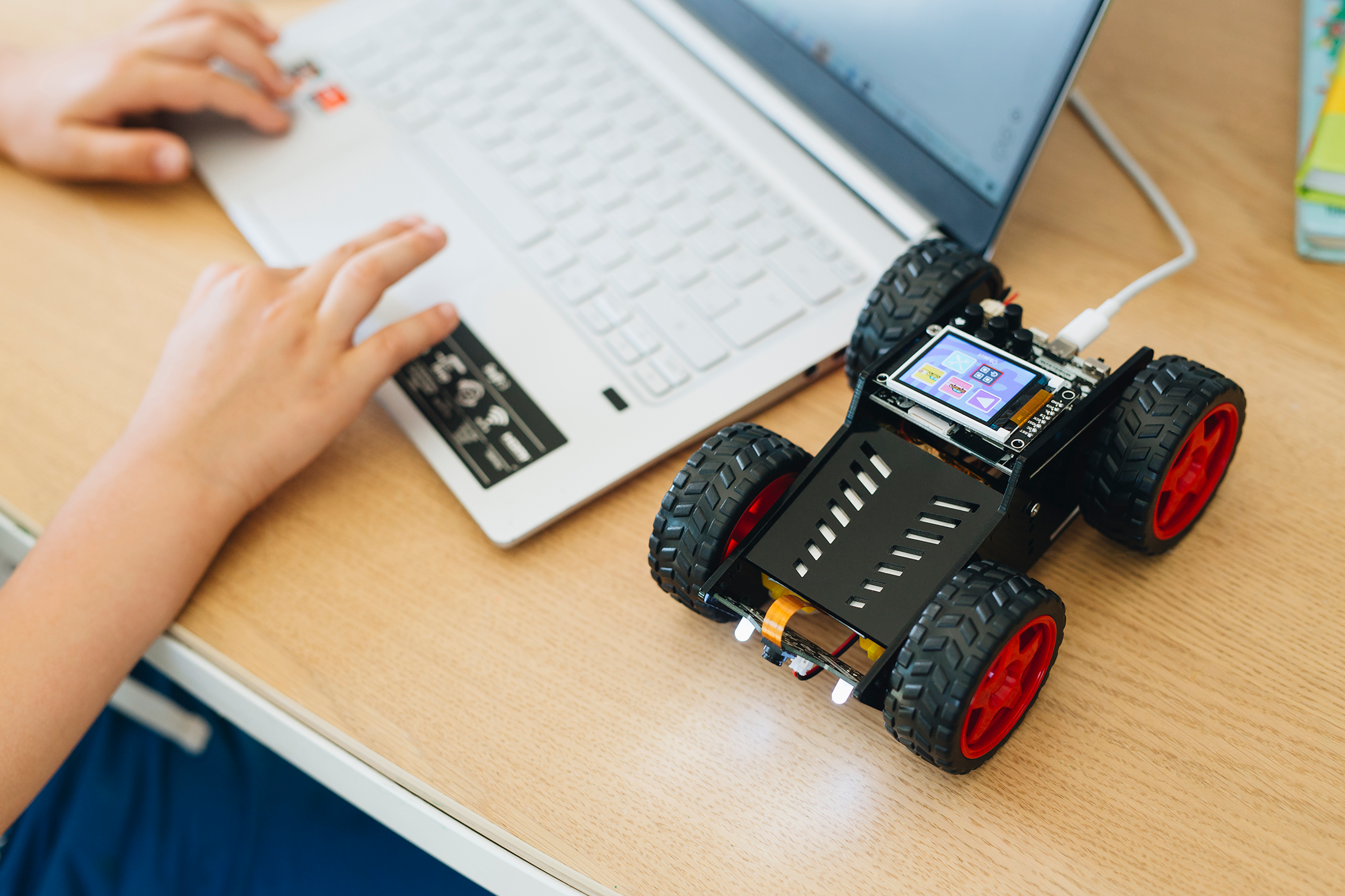 CircuitMess Wheelson - DIY Self-Driving Car Kit for Kids & Adults | STEM Educational Toy for Learning Robotics & Coding | Perfect for Home, School & Maker Projects