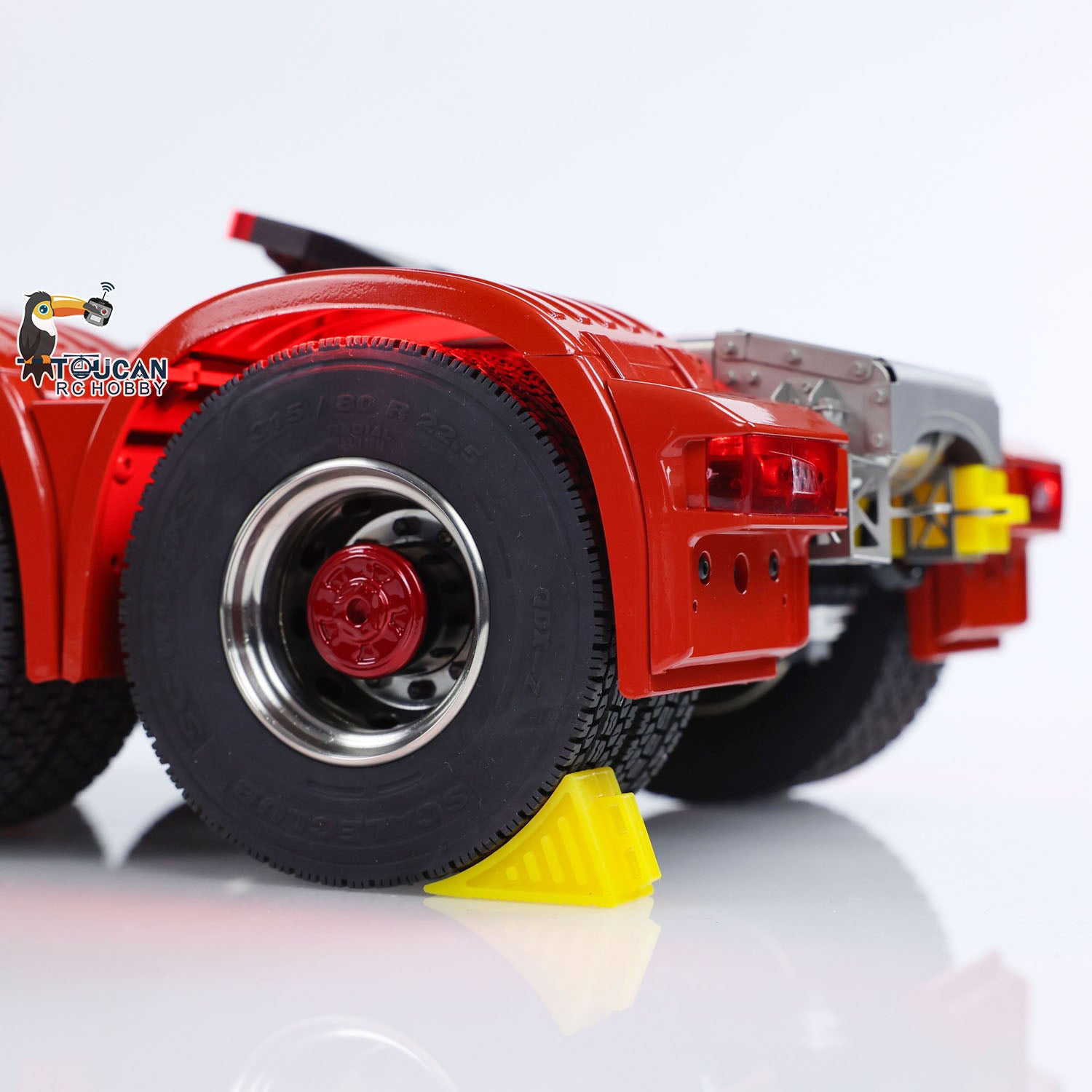 1/14 Scale RC Tractor Truck 770S 8x8 - Metal Chassis Remote Control Lorry with Lock Differential, 3-Speed Transmission, Cab Suspension & Smoke Effect - ST8 Battery Included - Perfect for Off-Road Adventures & Construction Site Play