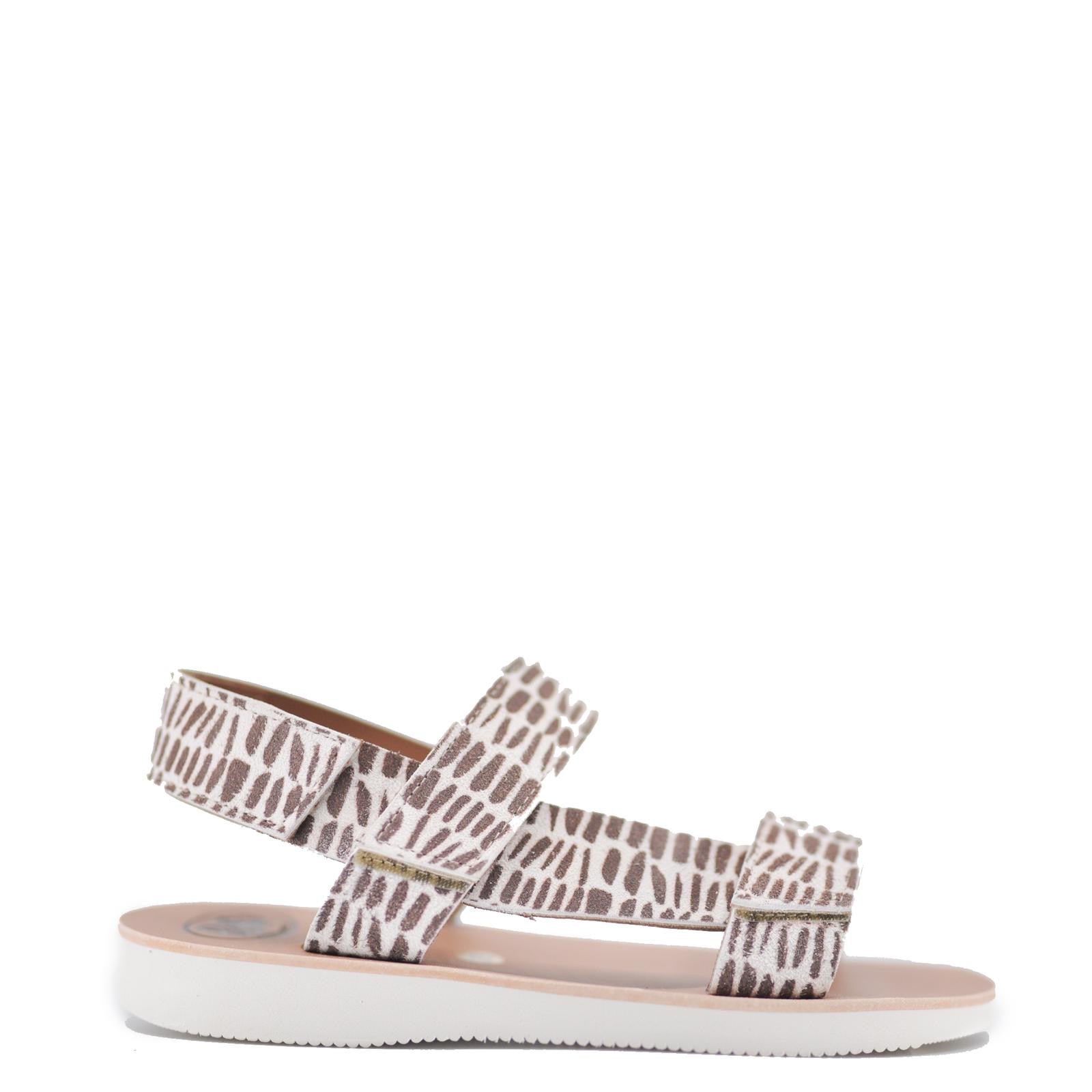 Pepe Giraffe Print Sandals for Women - Comfortable Summer Slide Sandals with Animal Print Design - Perfect for Beach, Pool, and Casual Outings