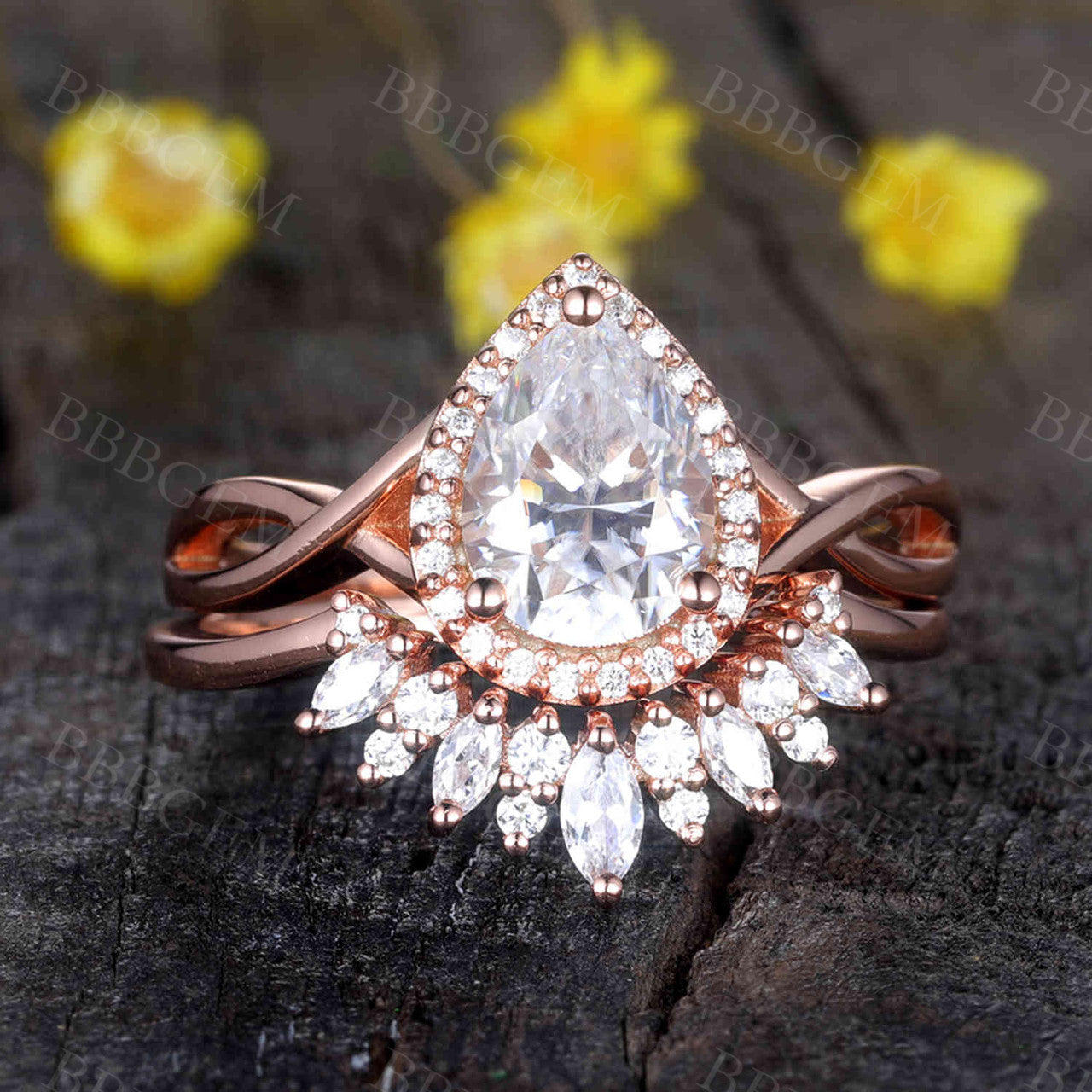 2-Piece Pear Shaped Engagement Ring & Rose Gold Cluster Chevron Wedding Band Set - Perfect for Proposals, Anniversaries & Bridal Jewelry