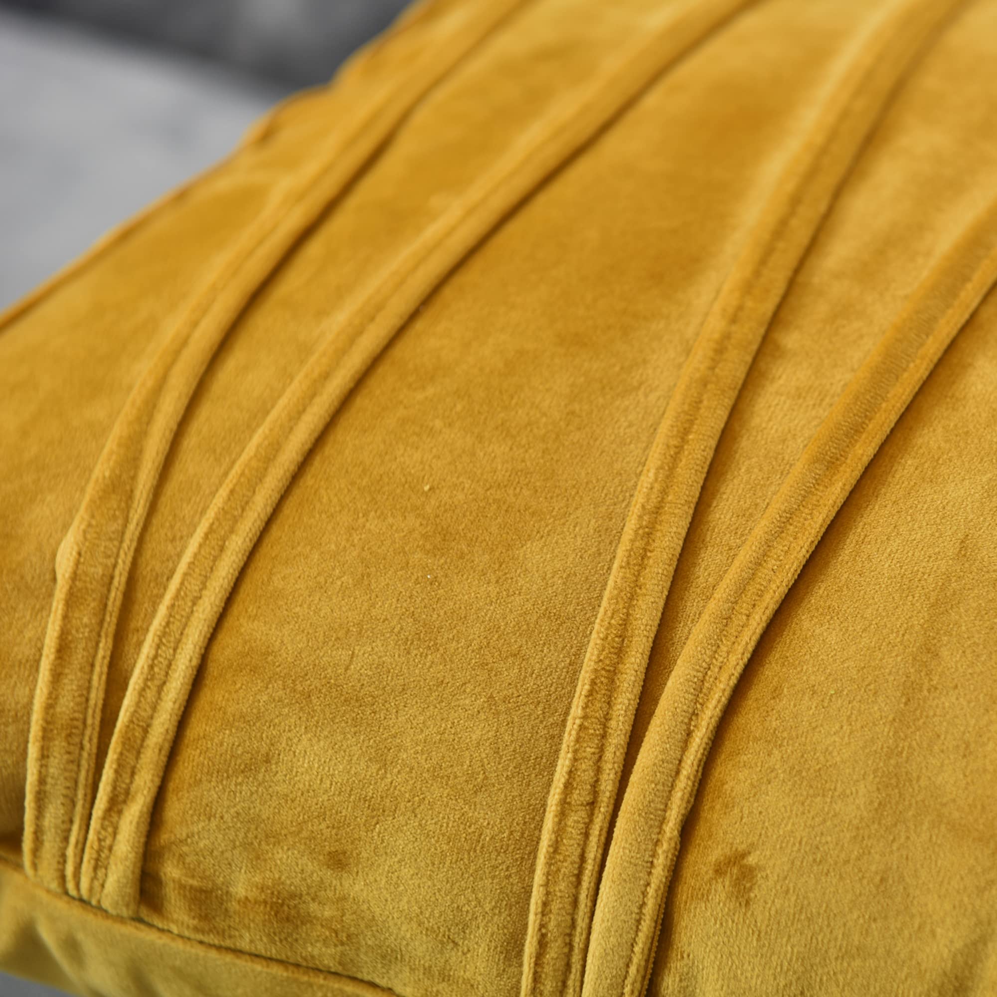 Luxury Velvet Throw Pillow Covers Set of 2 - 16x16 Inch Square Decorative Couch Pillows for Sofa, Bed & Living Room - Soft Plush Gold Accent Pillow Cases - Perfect for Home Decor, Cozy Reading Nook & Guest Room Styling