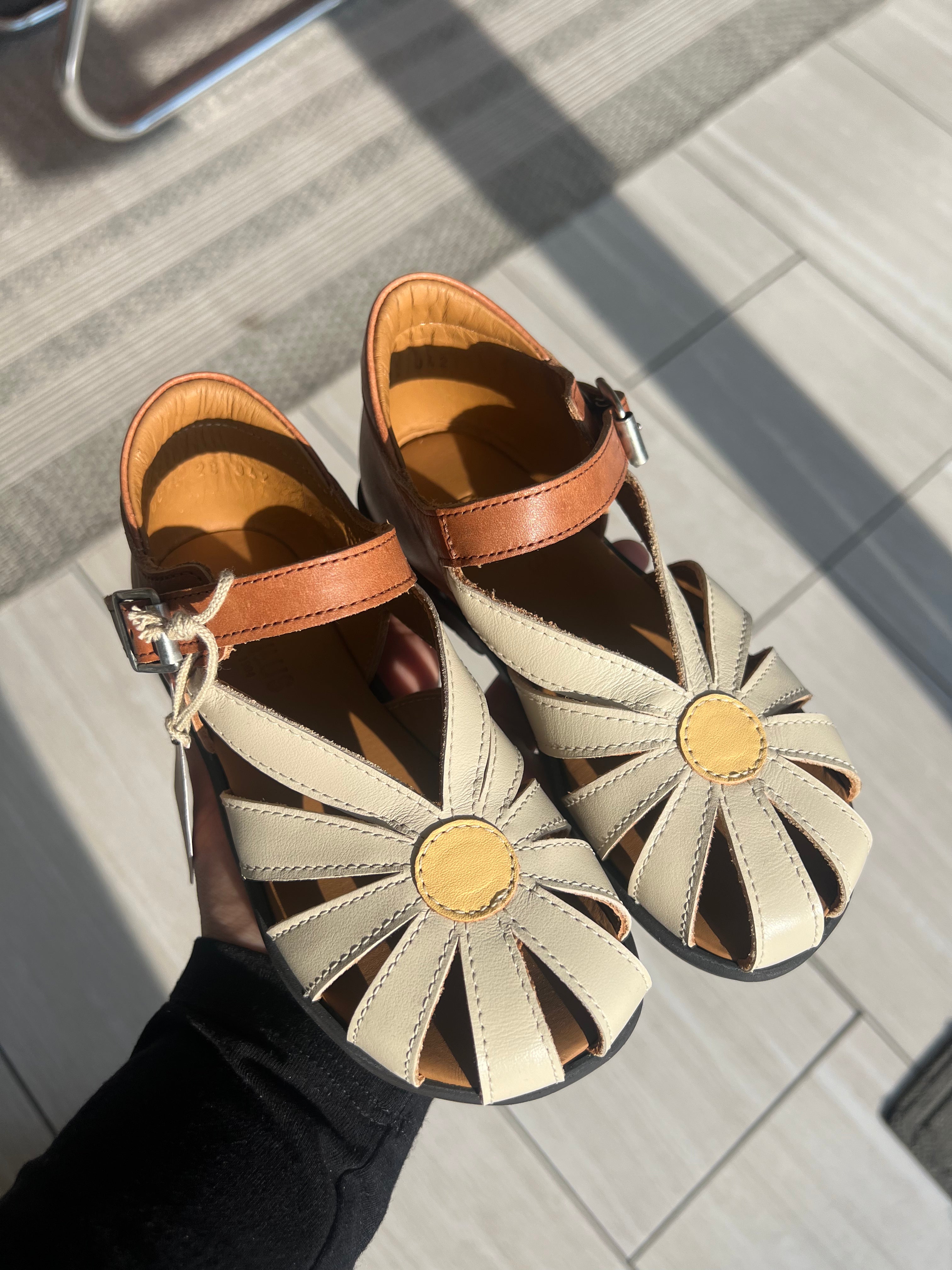 Angulus Butter Daisy Closed Toe Sandals for Women - Comfortable Leather Summer Shoes for Casual Outings & Beach Vacations