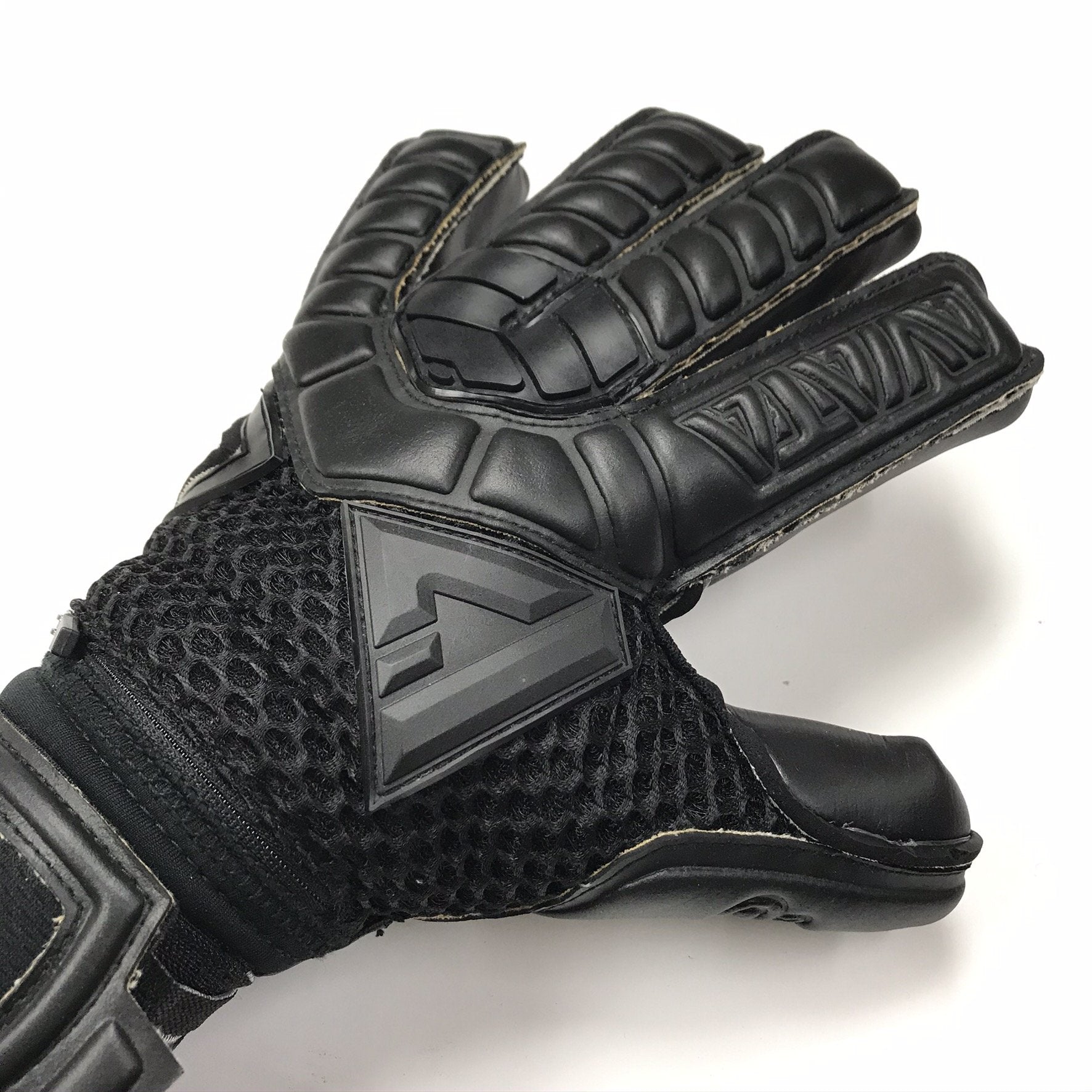 Aviata Sports Black Mamba Aero Pro Goalkeeper Gloves - Professional Soccer Goalie Gloves for Men & Women - Perfect for Training, Matches & Outdoor Games