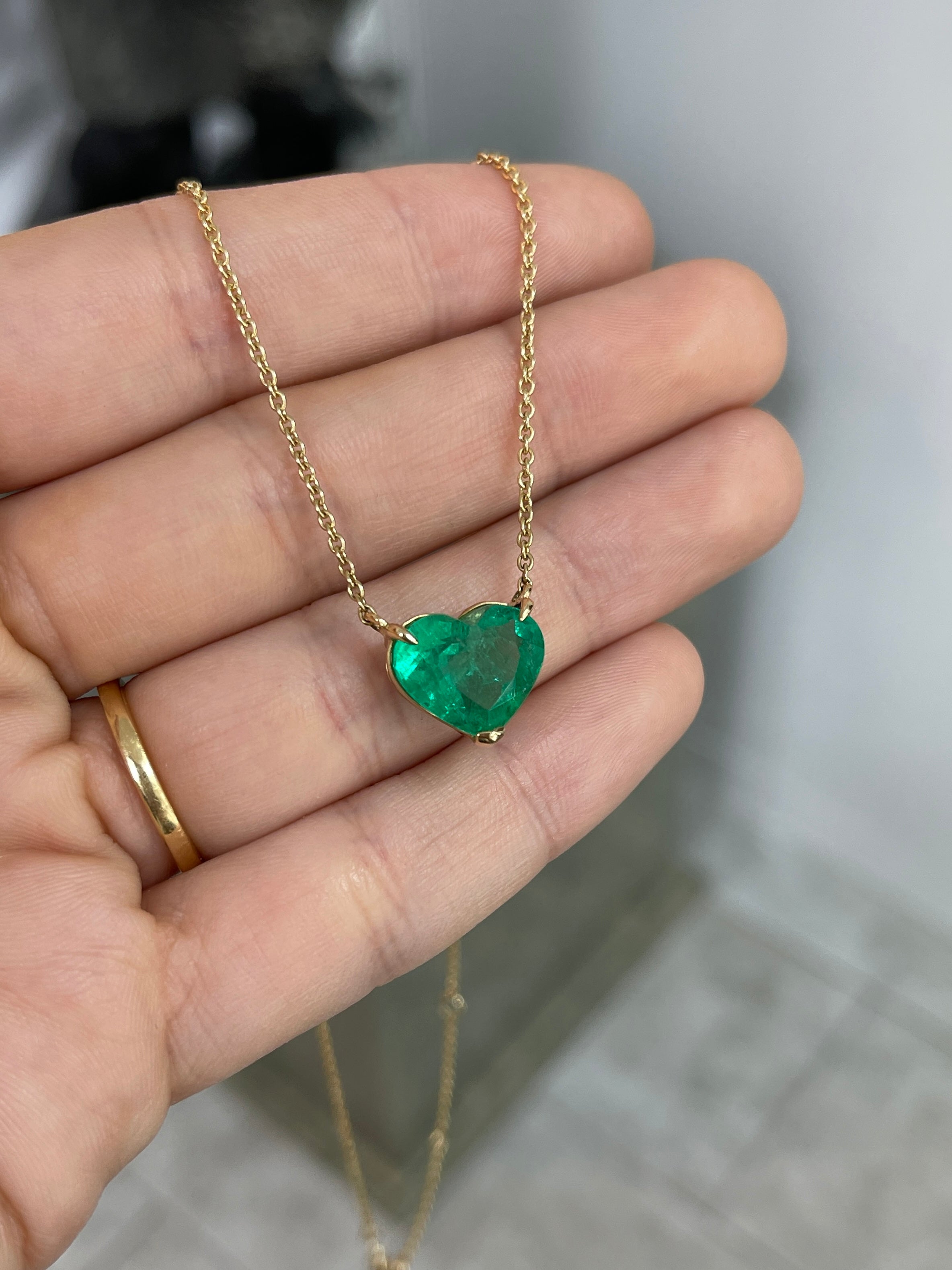 5.77 Carat Colombian Emerald Heart Cut Solitaire 18K Gold Necklace for Women - Elegant Jewelry Gift for Anniversary, Valentine's Day & Special Occasions