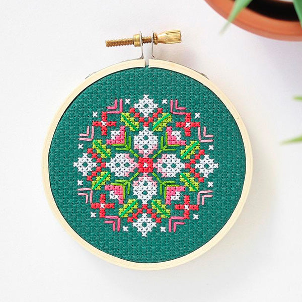 Winter Bouquet Cross Stitch Mini Kit - DIY Embroidery Starter Set for Beginners - Perfect for Home Decor, Gifts & Relaxation Crafting