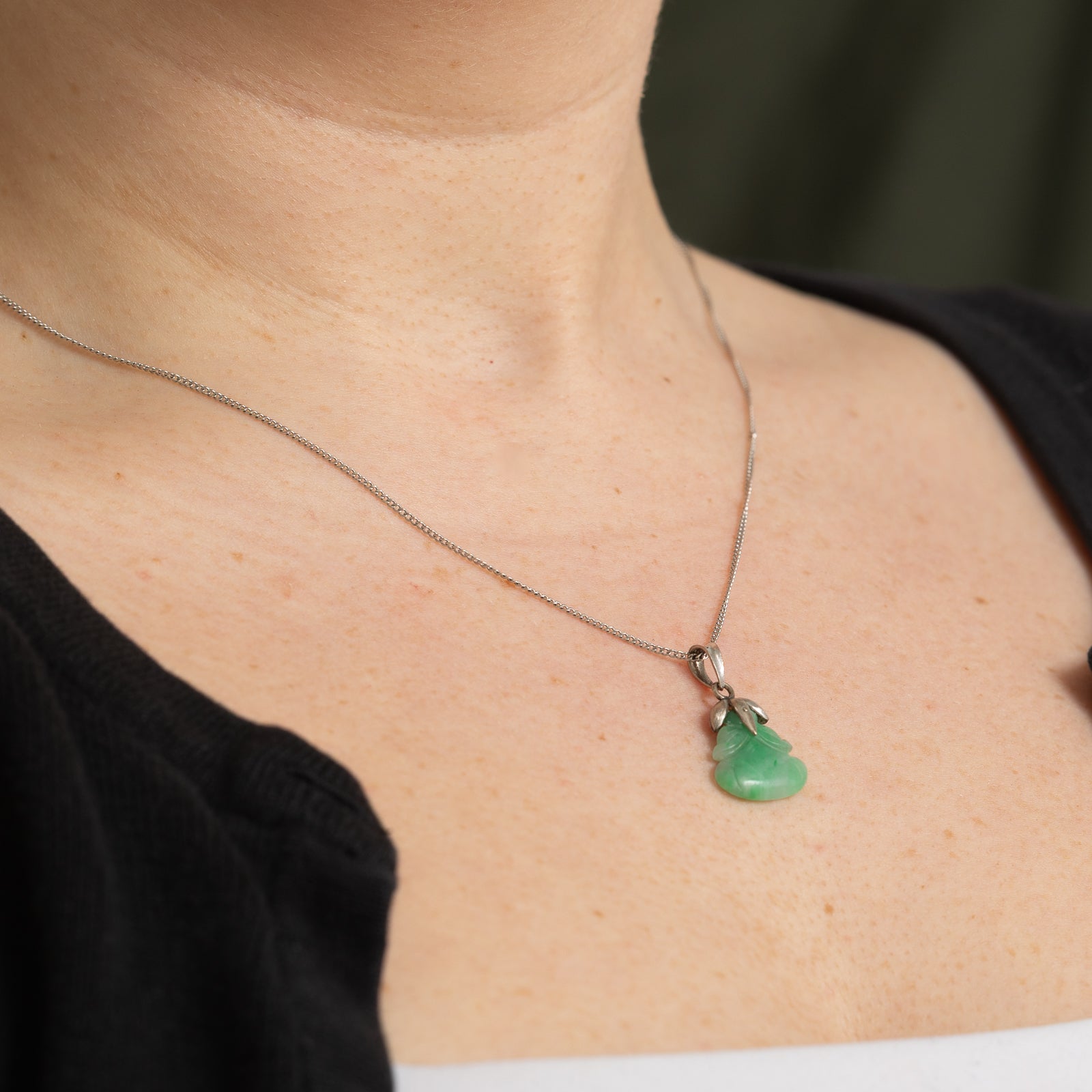 Exquisite 4.00ct Carved Jadeite Pendant Necklace - Natural Green Gemstone Jewelry for Women - Perfect for Weddings, Anniversaries & Special Occasions