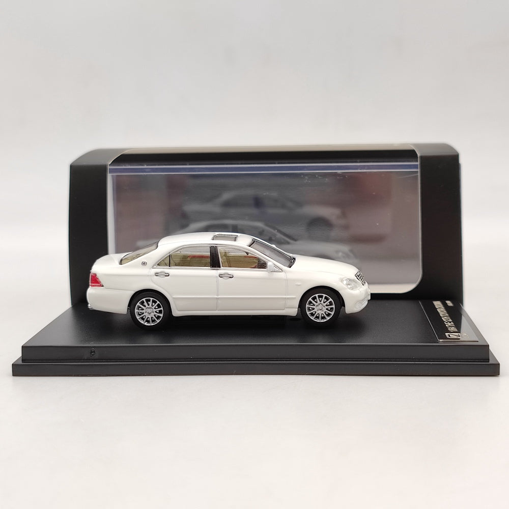 1:64 Toyota Crown 12th Diecast Model Car - Collectible Toy Vehicle in Black & White - Perfect for Display, Gifts, and Diecast Car Collections
