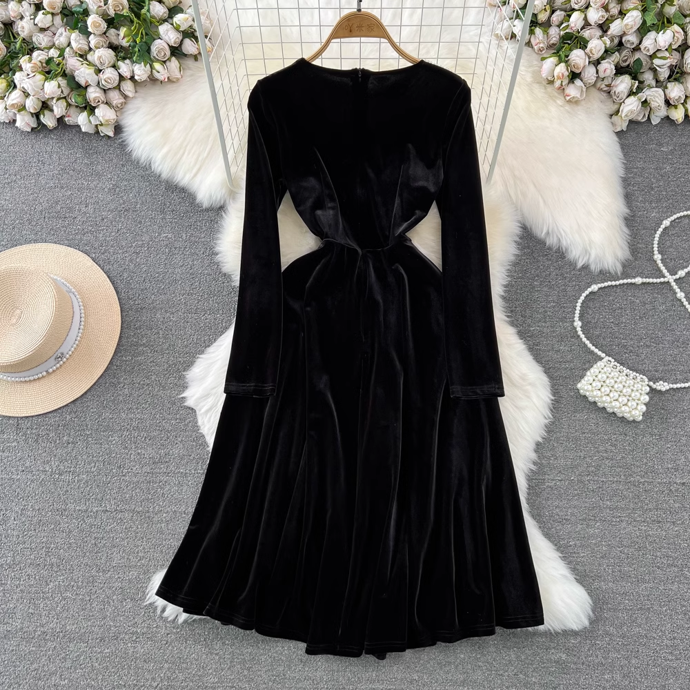 Elegant Long Sleeve Velvet Fall Dress with Beaded Round Neck - A-Line Women's Party Dress for Weddings, Cocktail Events & Holiday Gatherings