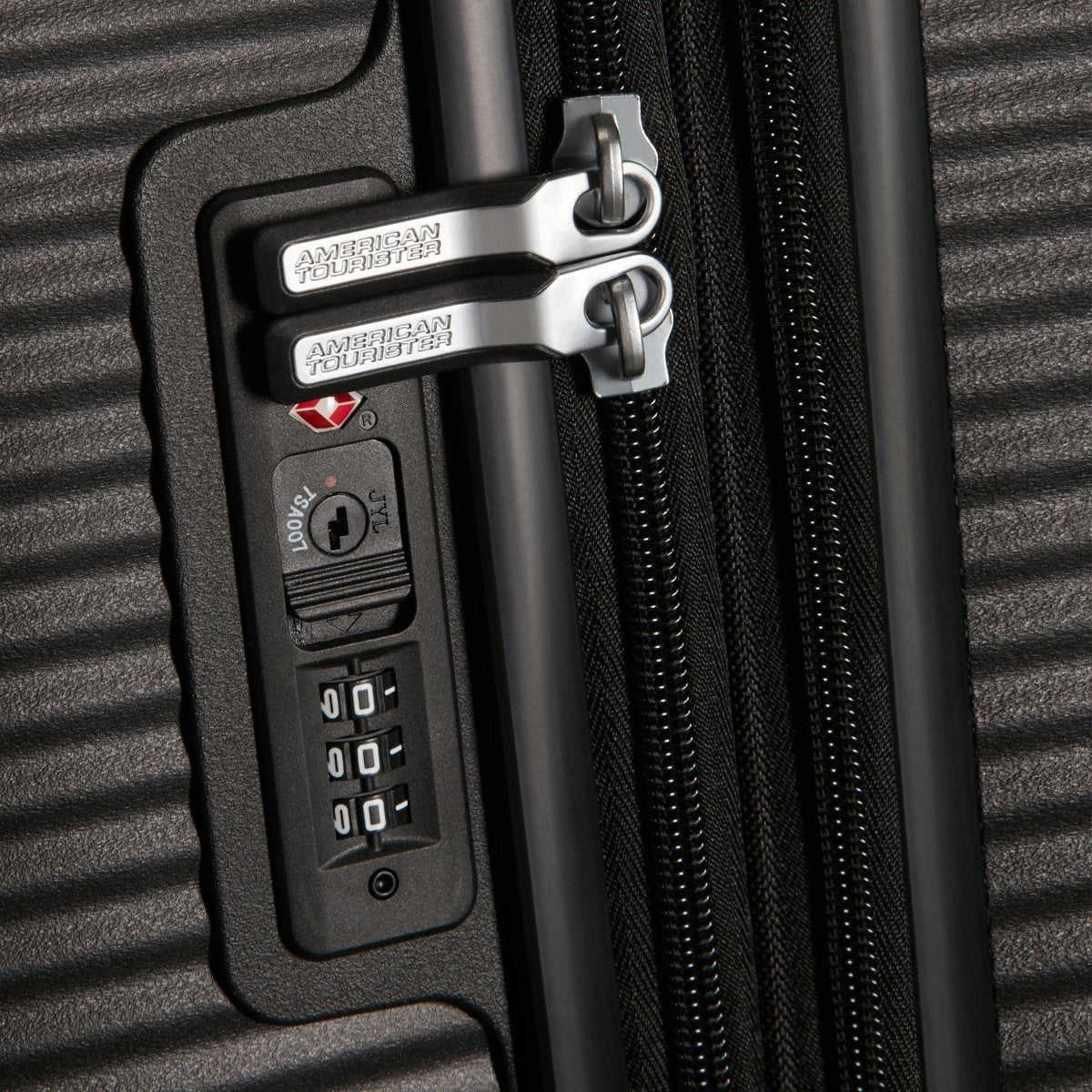 American Tourister Curio Spinner Medium Luggage - 24