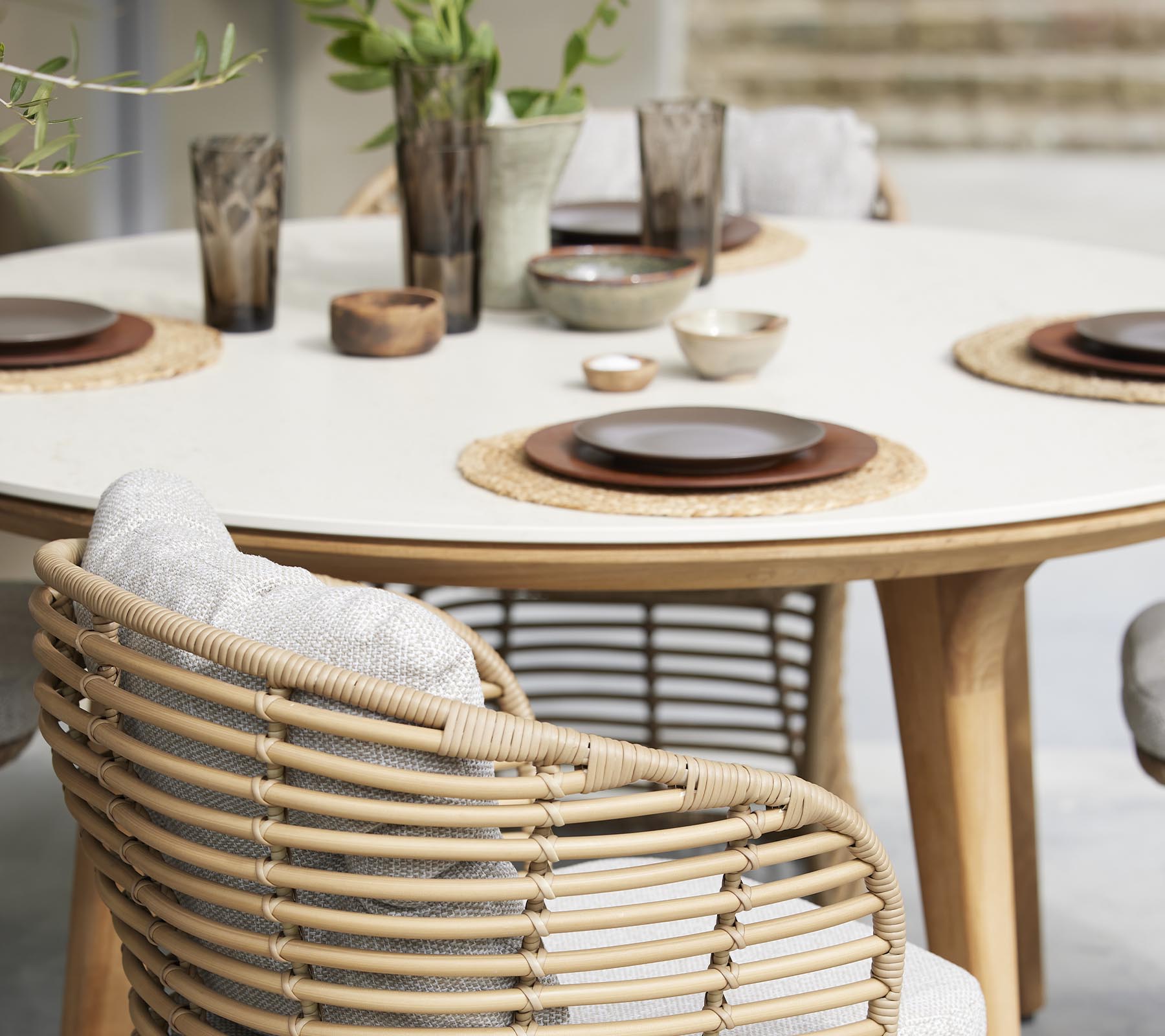 Round Aspect Dining Table 144cm Diameter - Modern & Stylish for Home, Kitchen, Restaurant, and Office Use