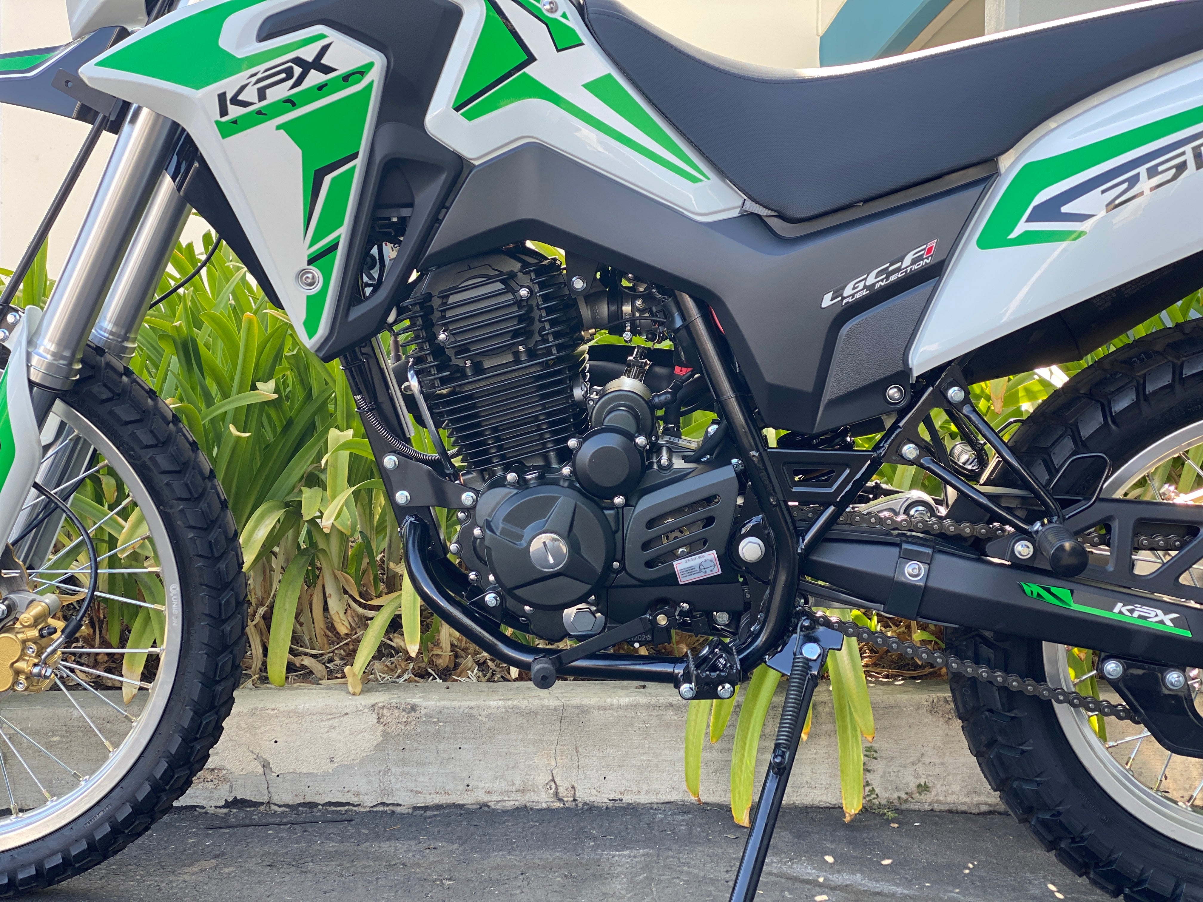 Lifan KPX 250 250cc Dual Sport Motorcycle - Fuel Injected, 6-Speed Transmission for Off-Road Adventure & Commuting