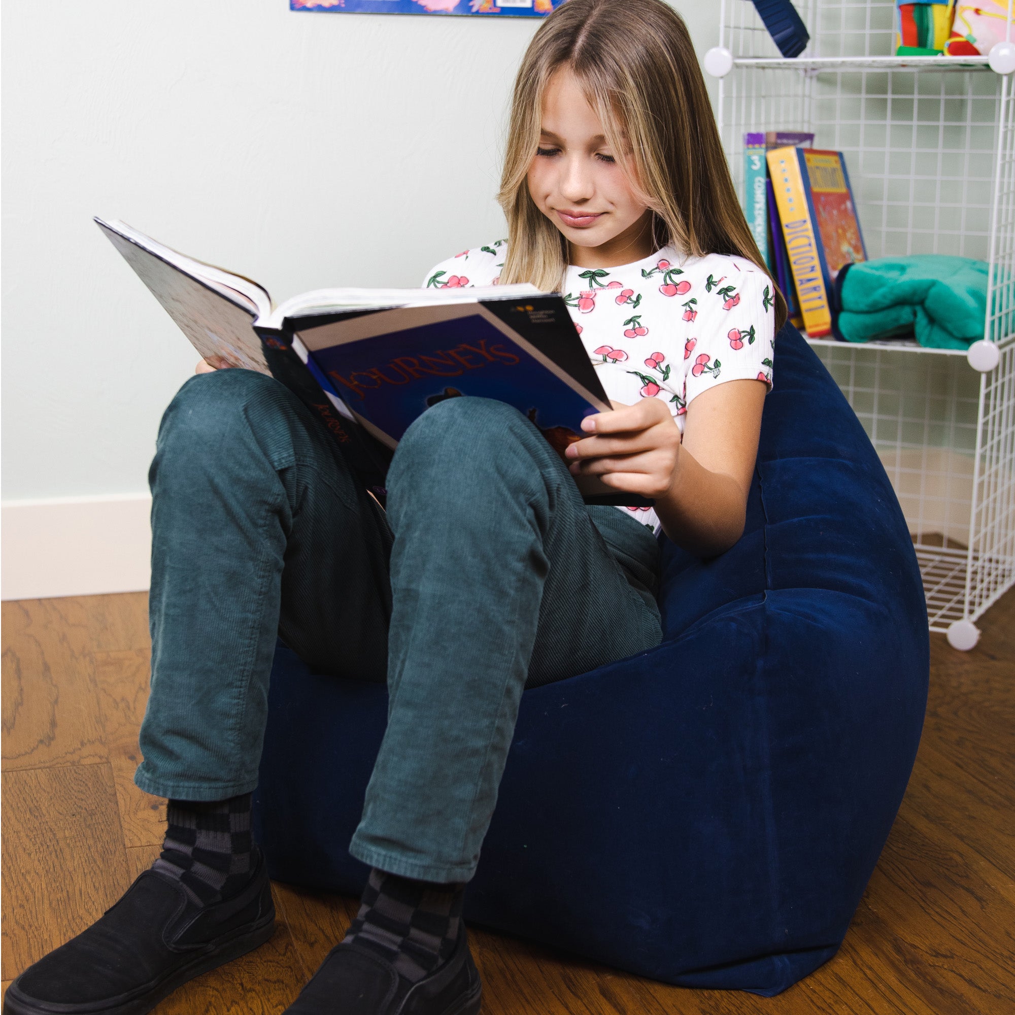 Bouncyband Comfy Cozy Peapod Inflatable Chair for Kids - Fun & Supportive Sensory Seating for Reading, Relaxing & Playtime