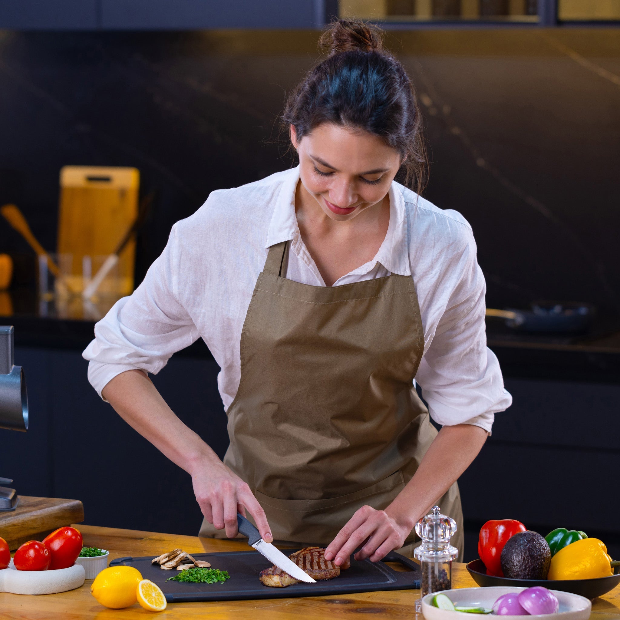 Premium Serrated Steak Knife Set - 11cm / 4.5 Inch Sharp Blades for Perfect Cuts - Ideal for Home Dining, BBQ Parties & Restaurant Use