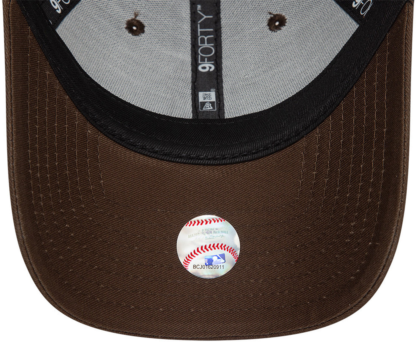 New York Yankees New Era 9Forty Essential Walnut Baseball Cap for Women - Stylish Adjustable Hat for Baseball Fans, Outdoor Sports & Casual Wear