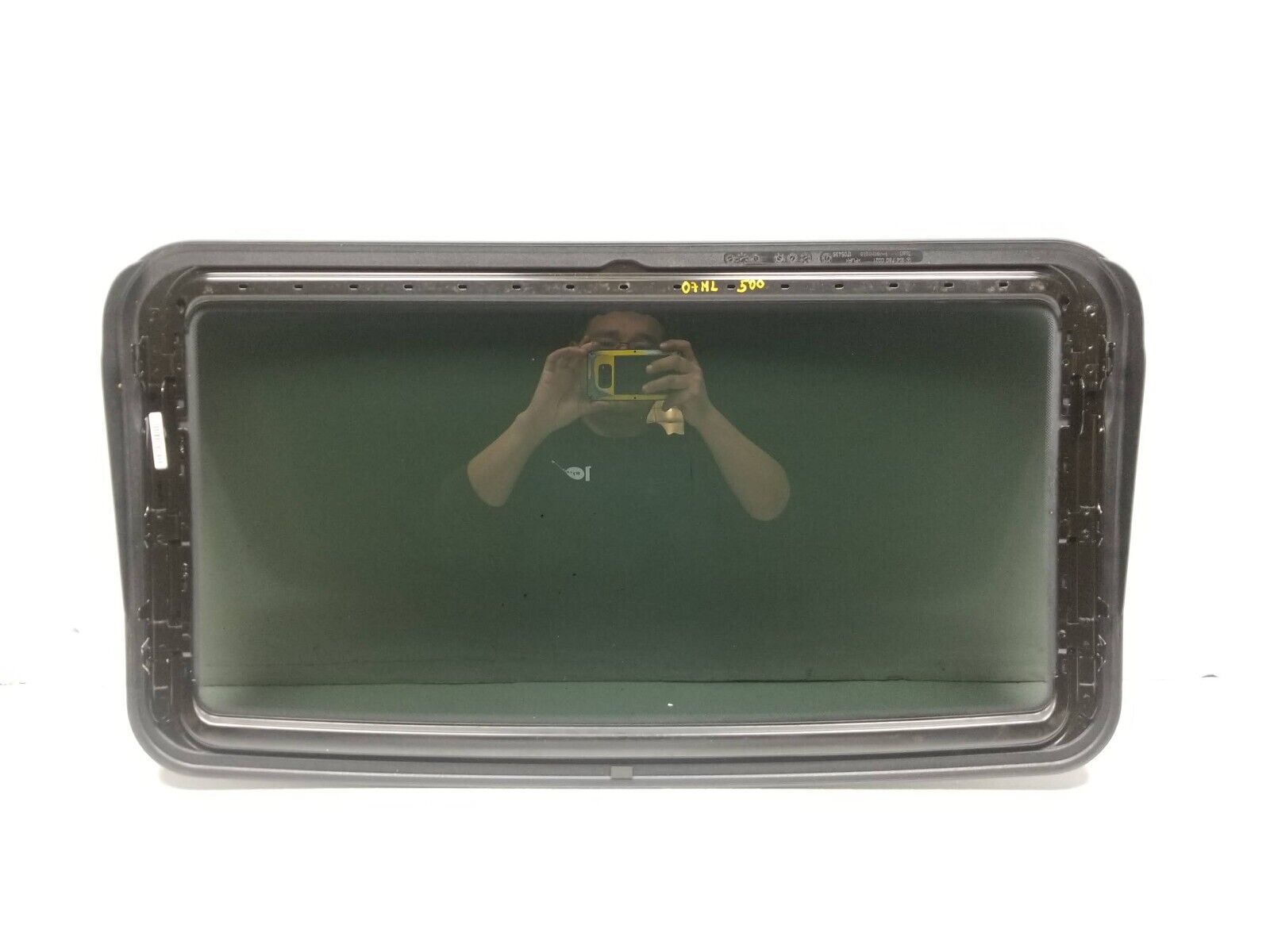 2006-2011 Mercedes Benz ML500 OEM Sunroof Glass Replacement - Perfect for Roof Repair & Luxury SUV Upgrades