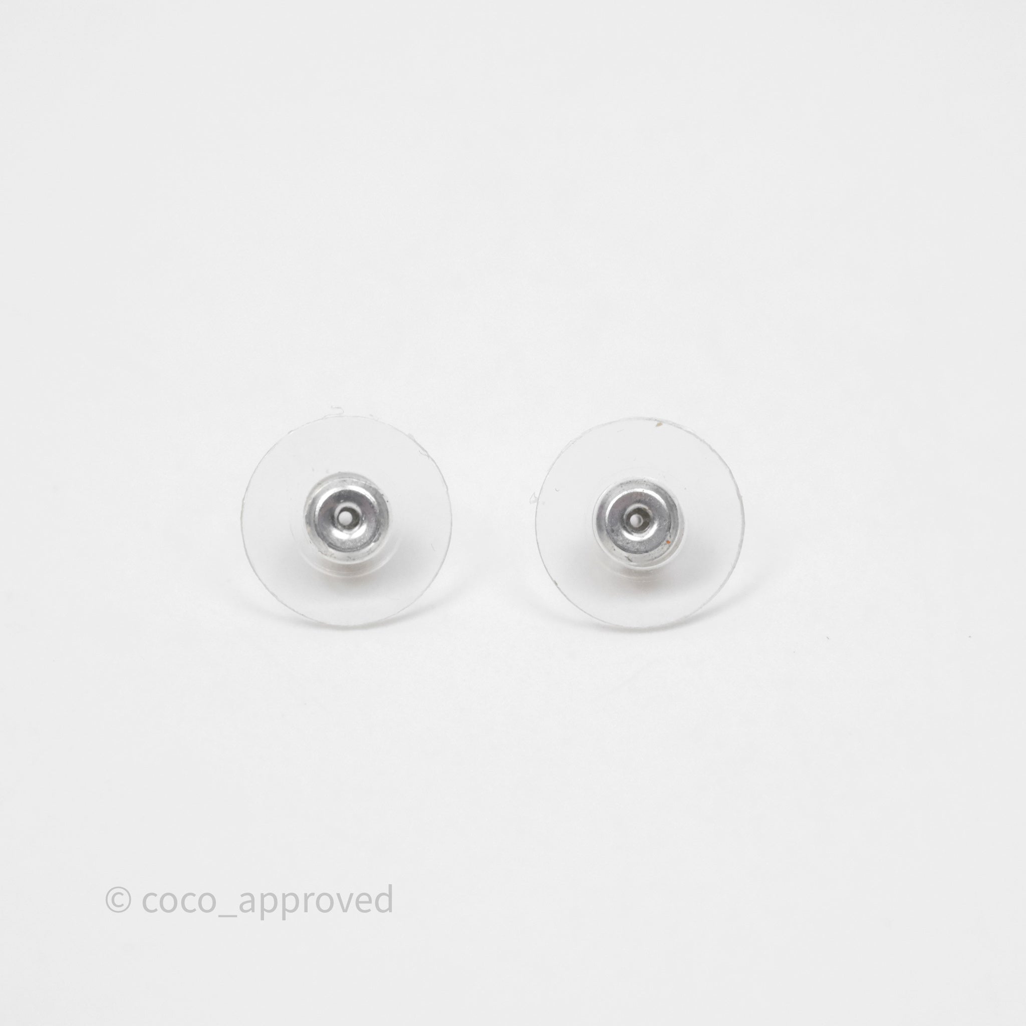 Chanel CC Drop Pearl Earrings in Gold Tone - Luxury Pearl Dangle Earrings for Women, Perfect for Parties, Weddings & Special Occasions