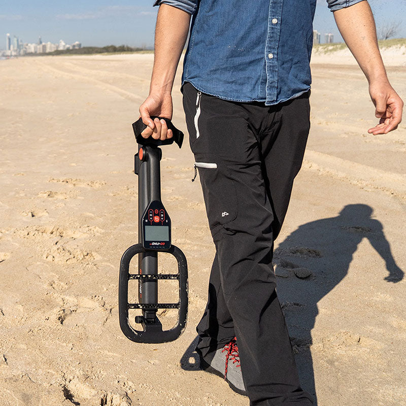 Minelab GO FIND 11 Metal Detector - Lightweight Waterproof Metal Detector for Adults & Kids - Perfect for Beach, Park & Treasure Hunting Adventures