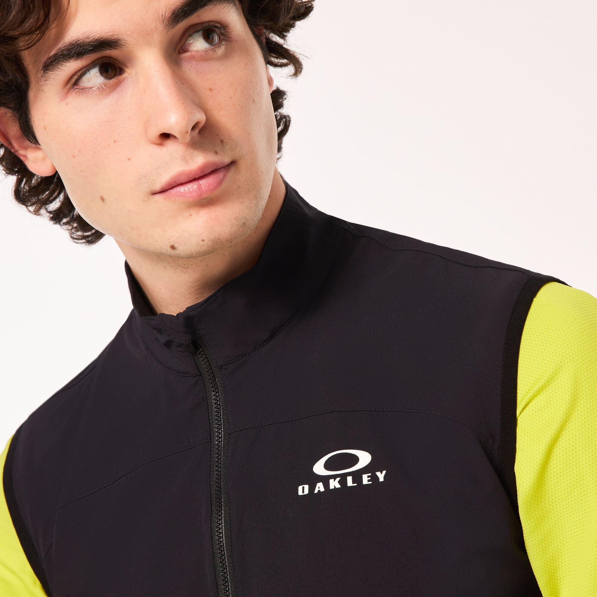 Oakley Men's Elements Vest - Lightweight Water-Resistant Outdoor Vest for Hiking, Running & Travel | Activewear for Men