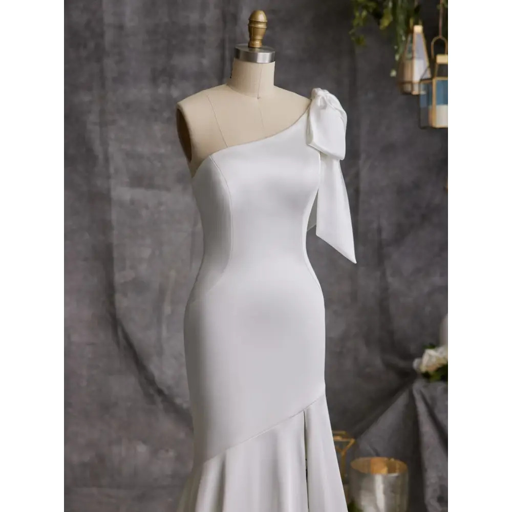 Maggie Sottero Saratoga Wedding Dress – Elegant Lace Bridal Gown for Church, Ballroom & Outdoor Ceremonies