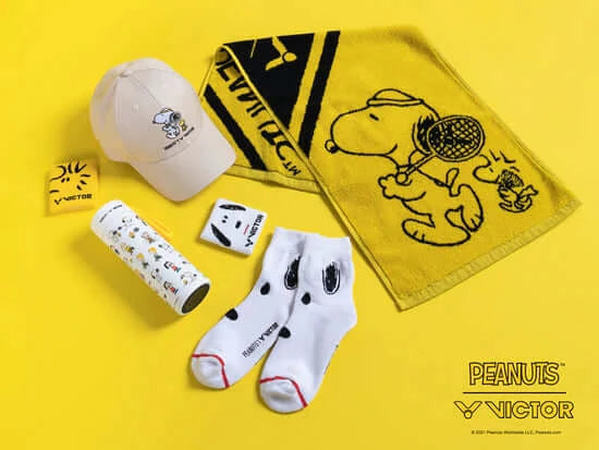 Victor x Peanuts Junior Sports Socks for Kids - Breathable Cotton Athletic Socks with Snoopy Design (White) - Perfect for Running, Soccer & School Activities