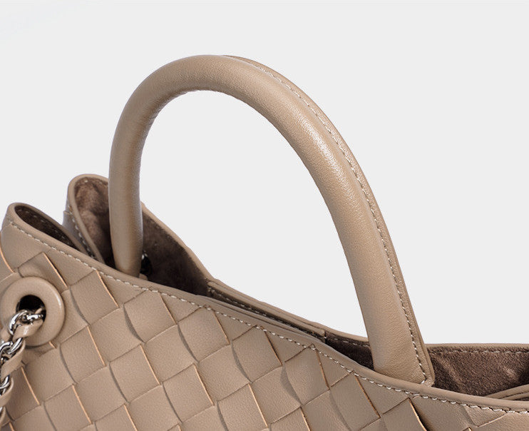 Stylish Woven Leather Crossbody Chain Bag for Women - Trendy Handbag Purse with Adjustable Strap - Perfect for Parties, Dating & Daily Use