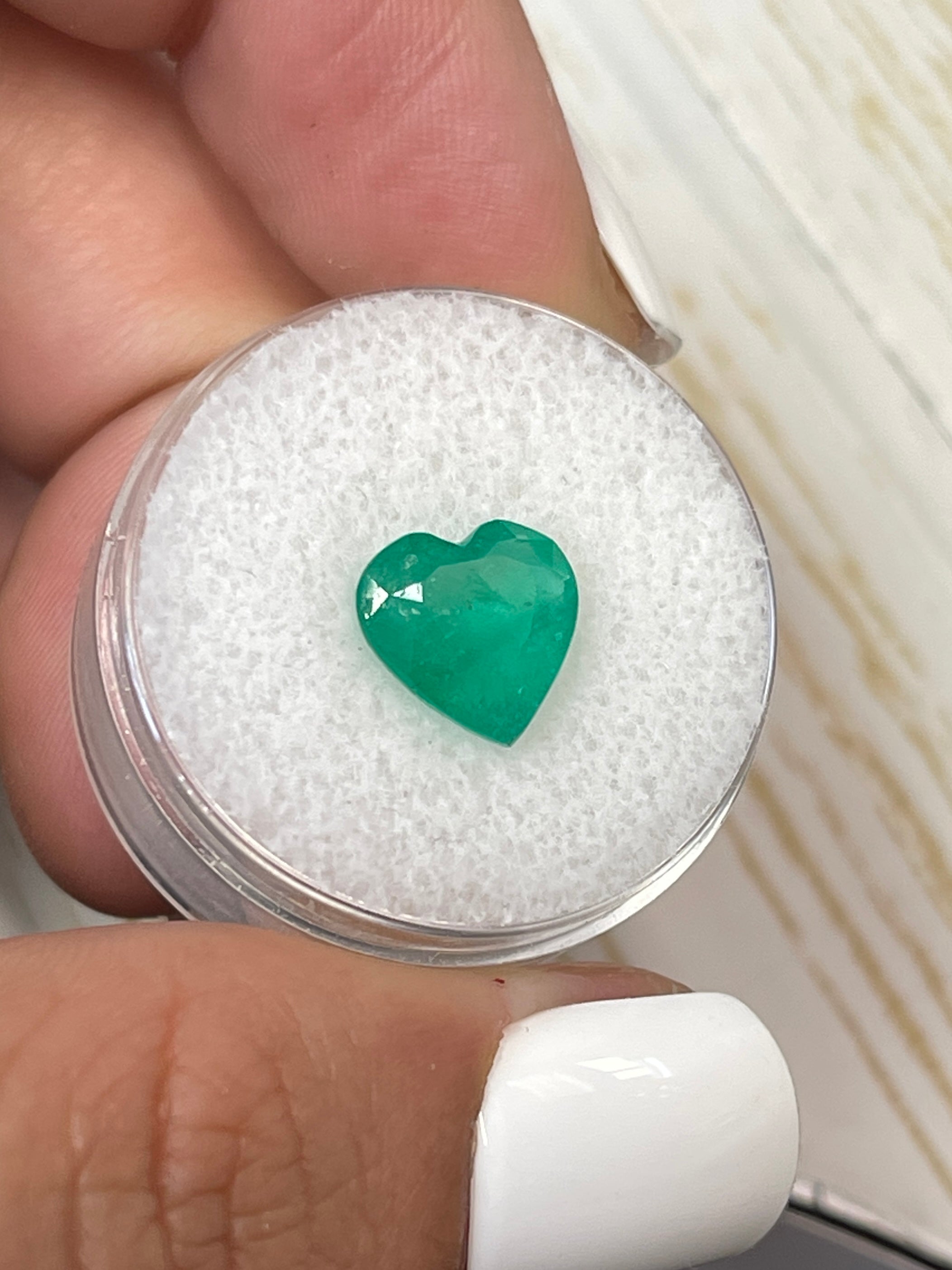 2.52 Carat Natural Colombian Emerald Heart Cut Loose Gemstone - 9.5x9.5mm Vivid Green for Jewelry Making, Engagement Rings & Collector's Items