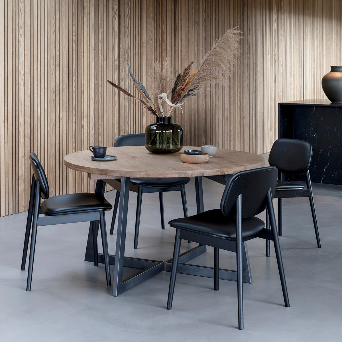 Calia Round Extendable Dining Table - 42 to 60 Inches Expandable Wood Table for Small Spaces | Perfect for Kitchen, Dining Room, Breakfast Nook & Apartment Living