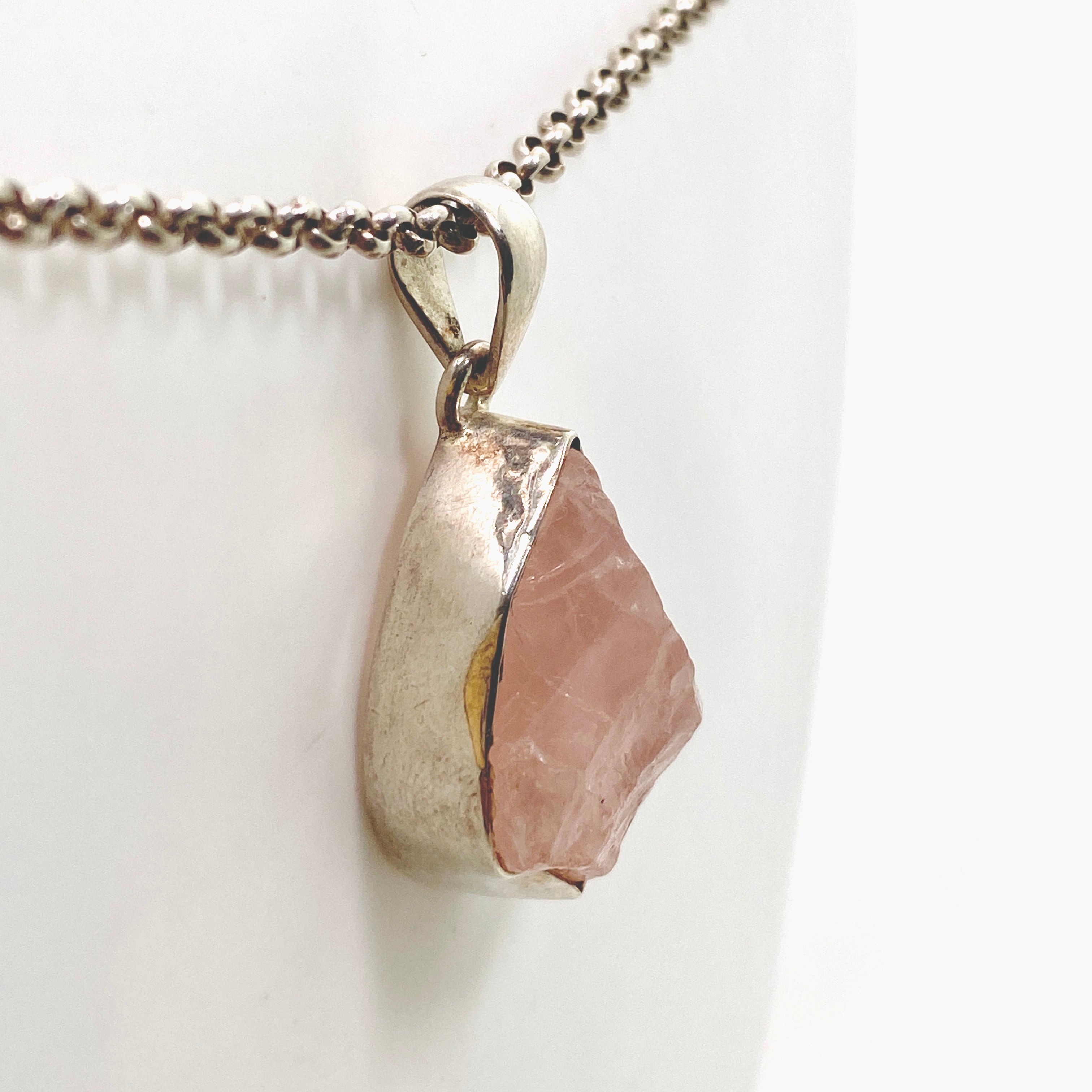 Natural Rose Quartz Raw Stone Pendant Necklace KPGJ1510 - Healing Crystal Jewelry for Love & Harmony, Perfect for Meditation & Gifting