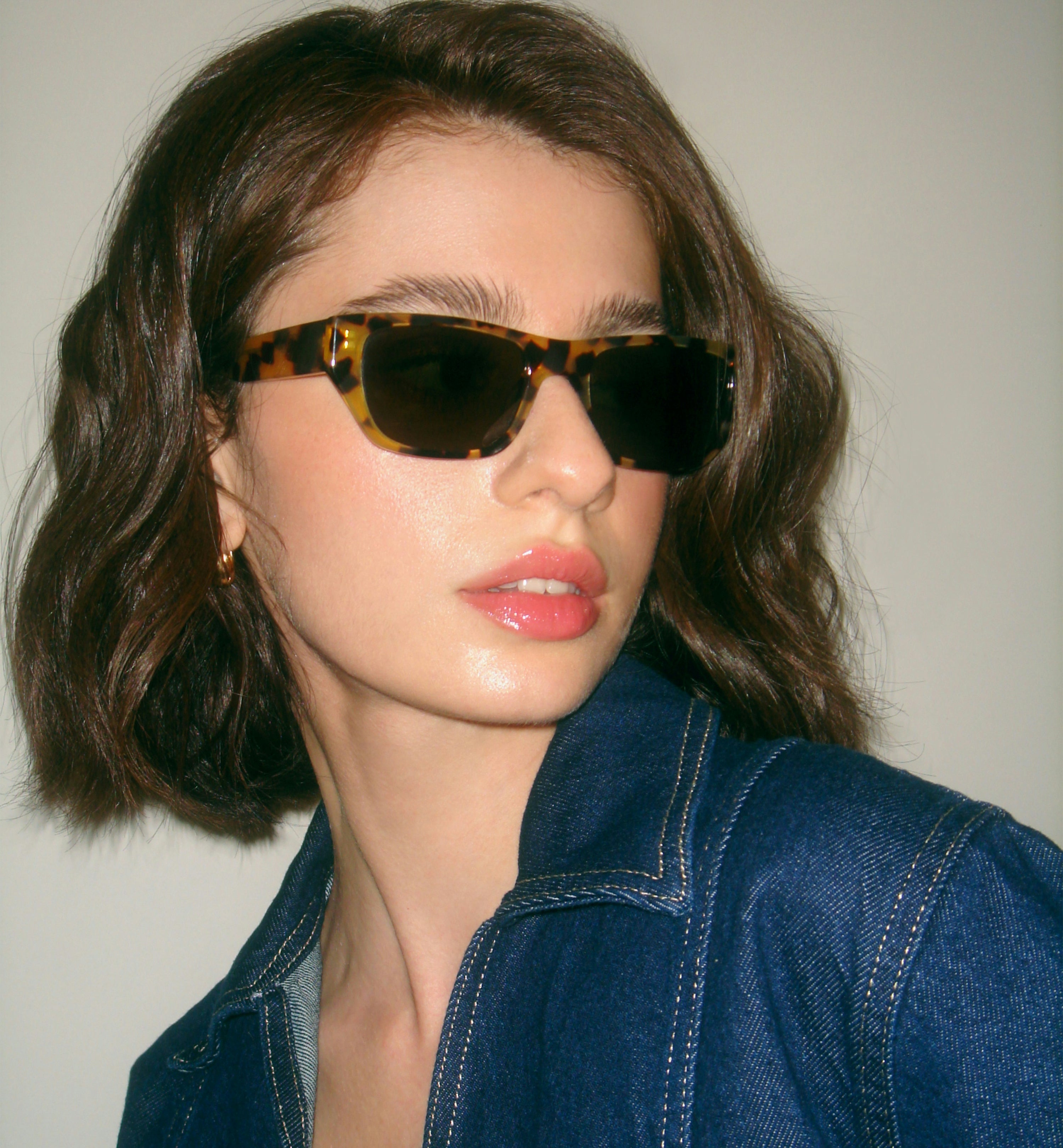 Trendy Slang Sunglasses for Men & Women - UV Protection, Retro Style, Lightweight & Comfortable - Perfect for Beach, Driving, and Outdoor Activities