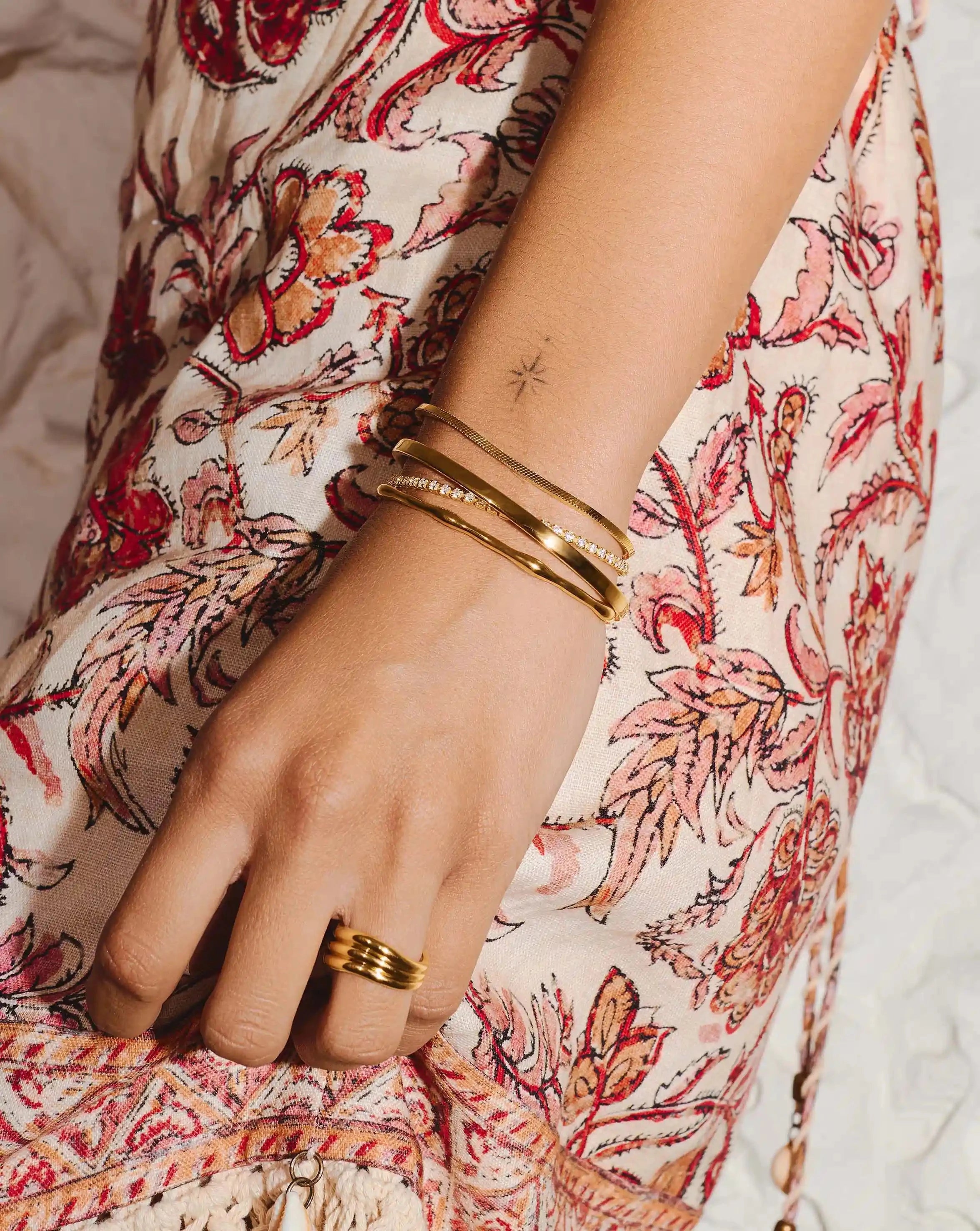 18K Gold Plated Classic Round Bangle Bracelet for Women - Elegant Stackable Jewelry for Everyday Wear & Special Occasions