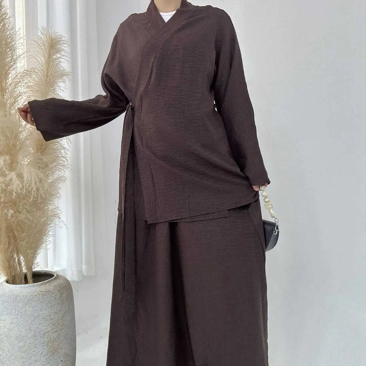 Elegant Muslim Women's Wrinkle-Free 2-Piece Skirt Suit Set with Modest Top & Flowy Skirt - Perfect for Prayer, Work & Special Occasions