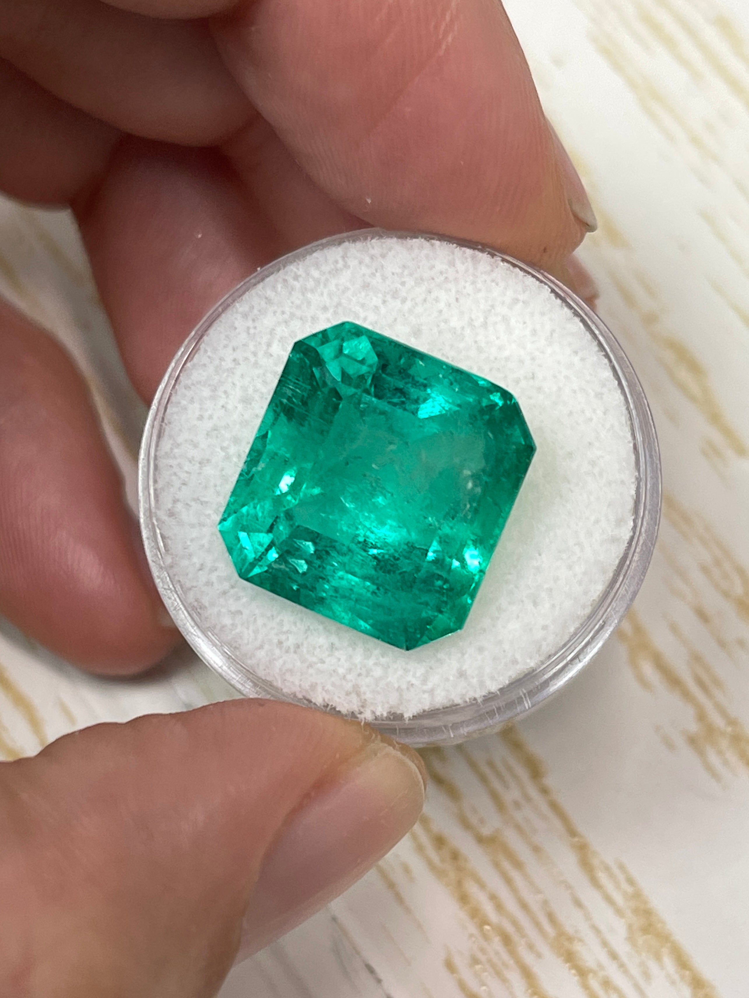 15.28 Carat GIA Certified Loose Colombian Emerald Gemstone - 15.5x14.5mm Emerald Cut Natural Green Emerald for Jewelry Making, Engagement Rings & Luxury Gifts