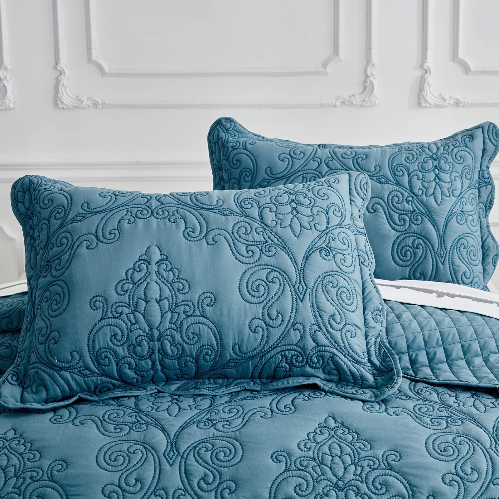 Luxury CHIXIN Full Size Reversible Bedspread Coverlet Quilt Set - 4 Piece Lightweight Bedding with Damask Paisley Pattern & Beautiful Stitching (Full, Lagoon) - Perfect for Guest Rooms, Master Bedrooms & Cozy Home Decor