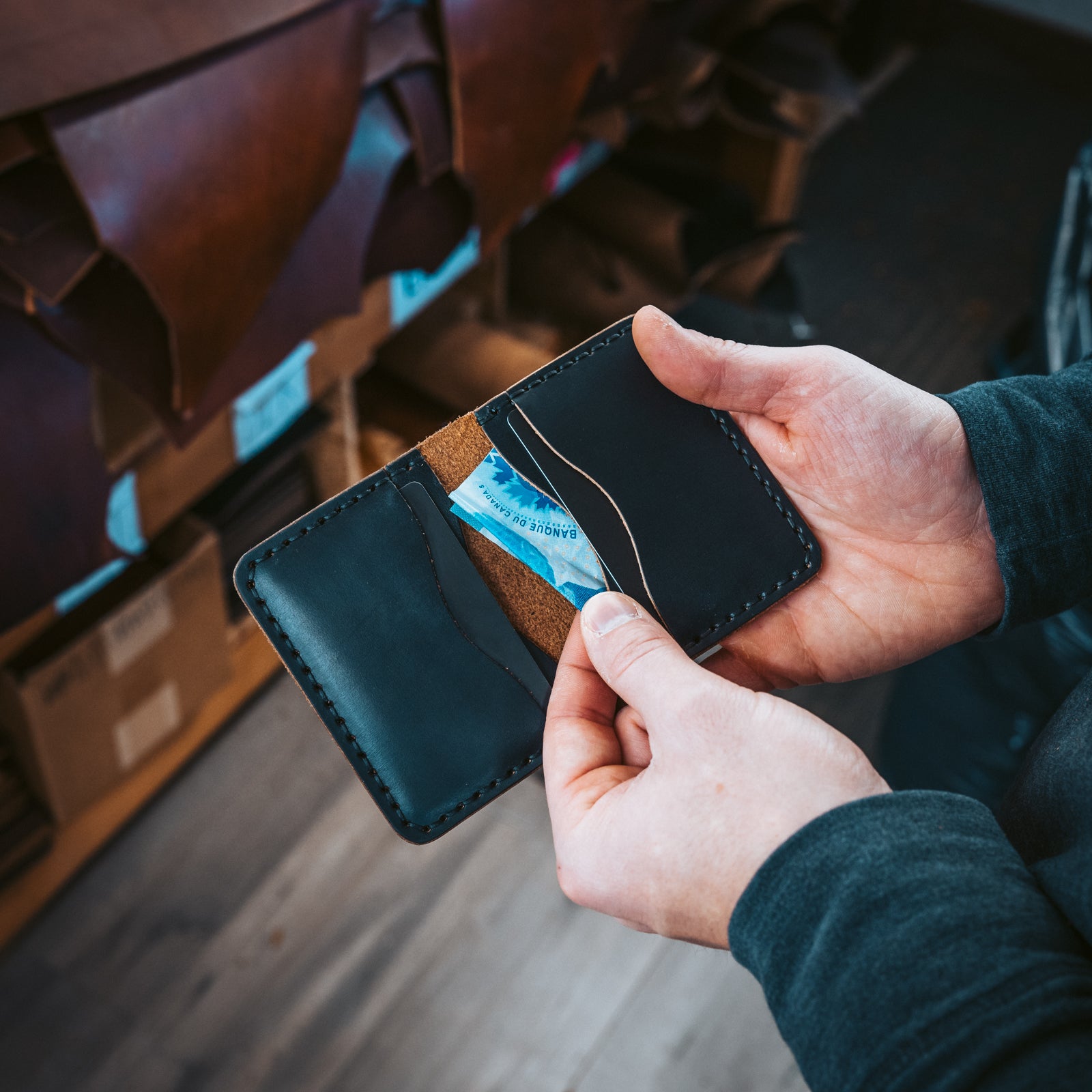 Genuine Leather 5 Card Holder Wallet - Slim RFID Blocking Minimalist Wallet for Men & Women - Perfect for Everyday Use, Travel, and Business