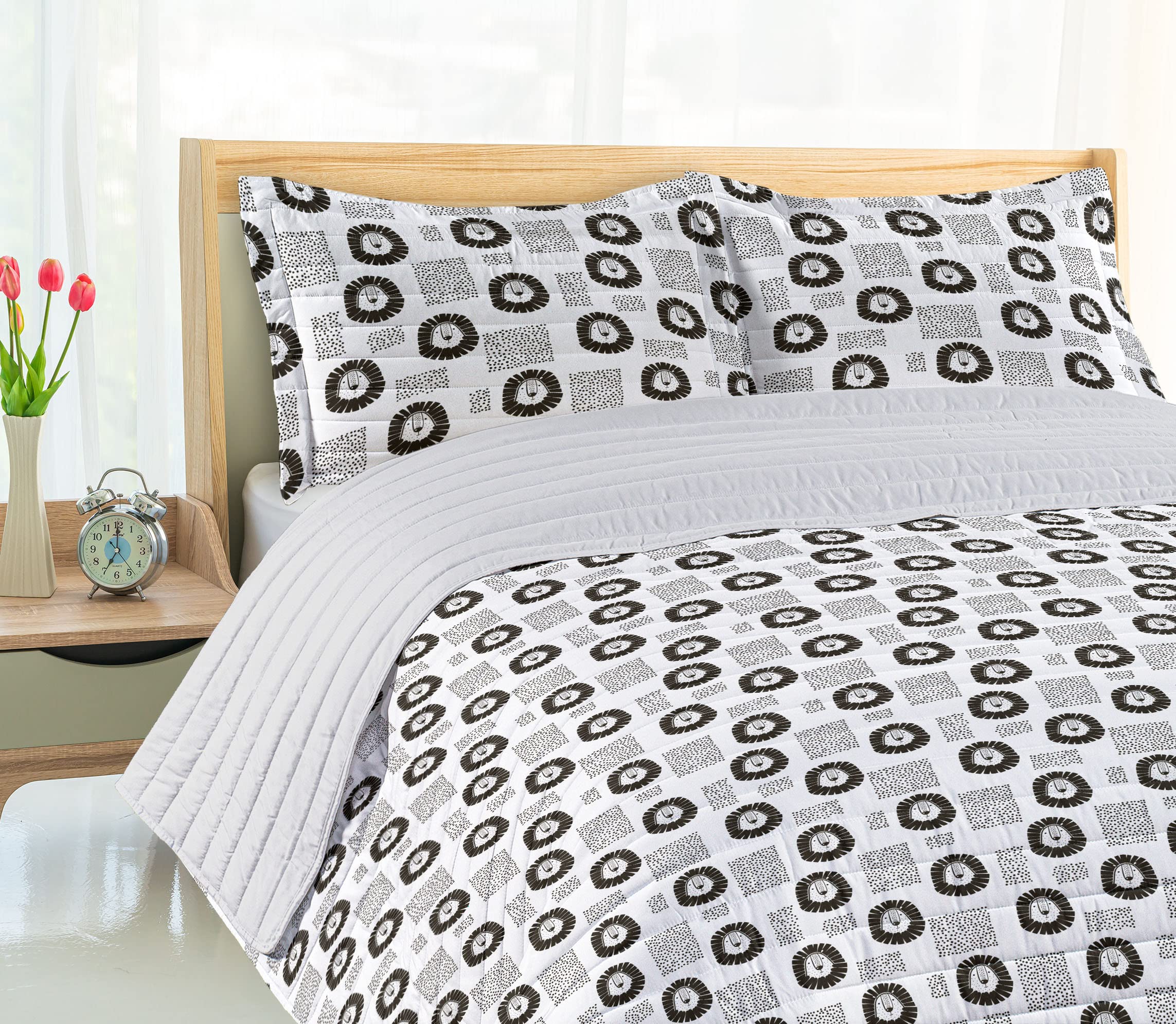Ambesonne Black and White Microfiber Bedspread Set - Lion with Dotted Rectangle Pattern Hand Drawn Monochrome Illustration | Soft Queen Size Bedding Set with Pillow Shams & Comforter | Perfect for Modern Bedrooms, Guest Rooms, and Dorm Decor
