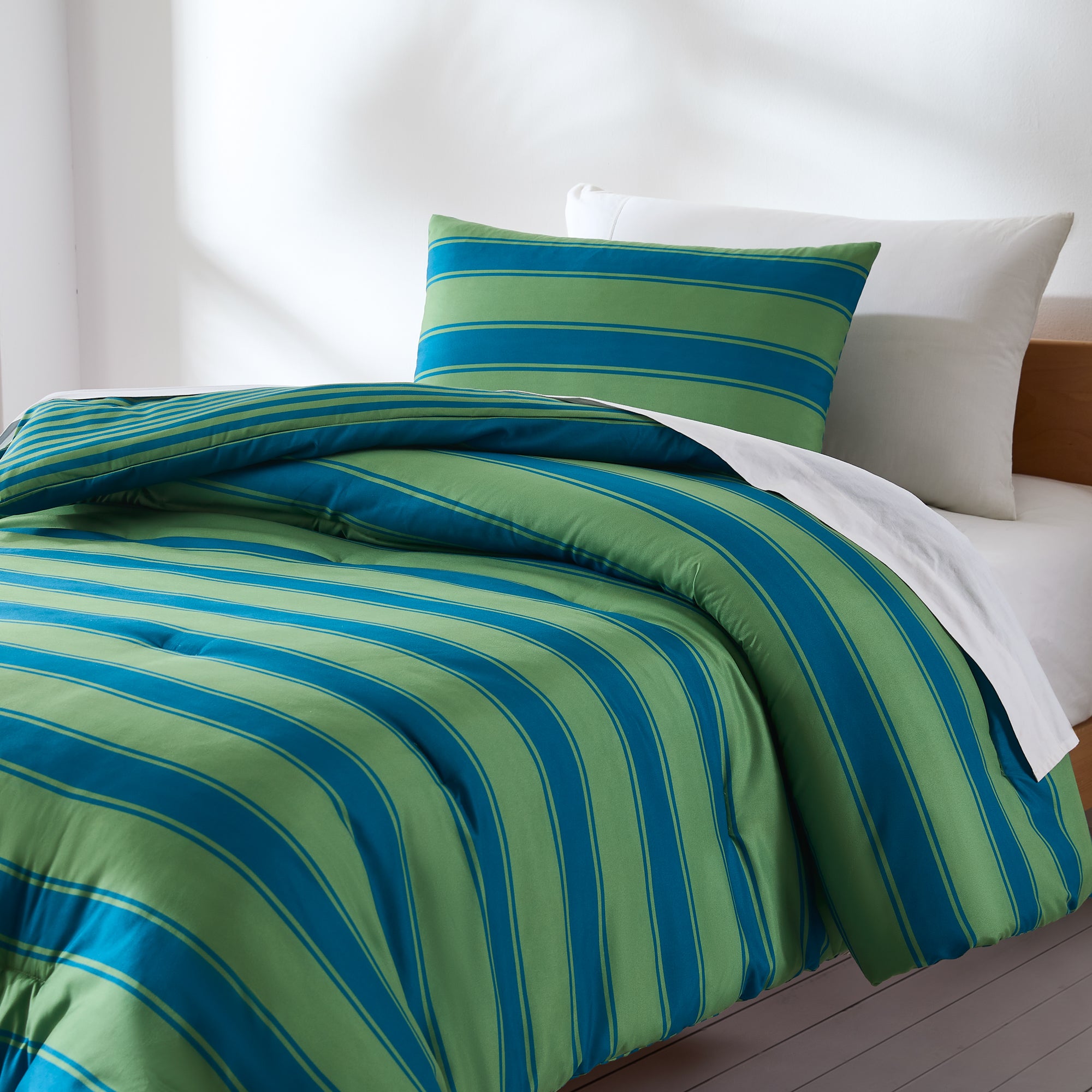 Gale Cabana Stripe Comforter Set - Queen Size Bedding, Soft & Breathable Cotton, Coastal Beach Style - Perfect for Guest Rooms, Vacation Homes & Summer Bedroom Decor