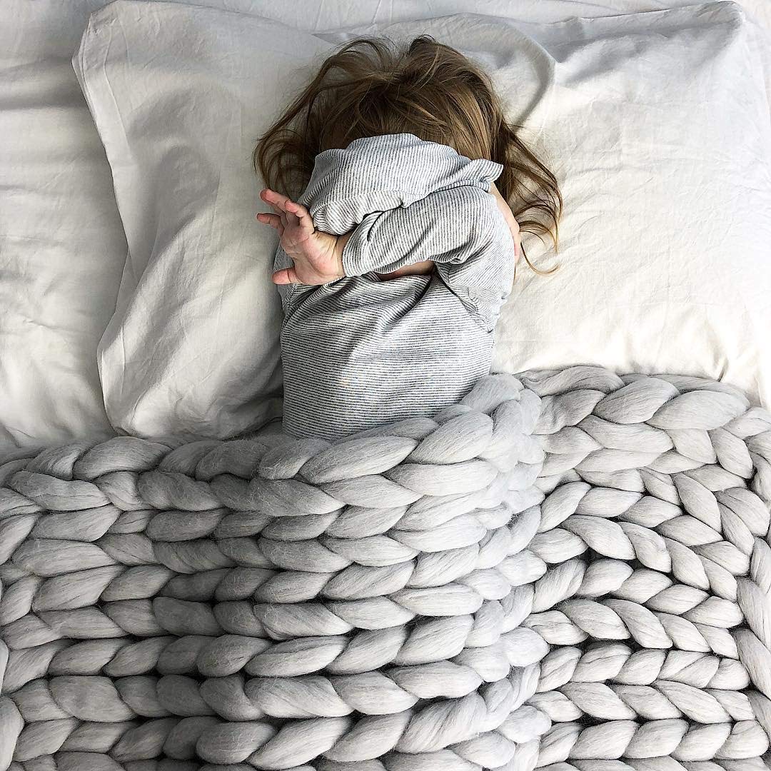 Chunky Knit Blanket - Handmade Bulky Yarn Throw - 40x40 in (100x100cm) - Soft Grey Boho Home Decor for Bed, Sofa, Chair, Pet Bed & Yoga Mat - Cozy & Warm Winter Essential for Living Room & Bedroom