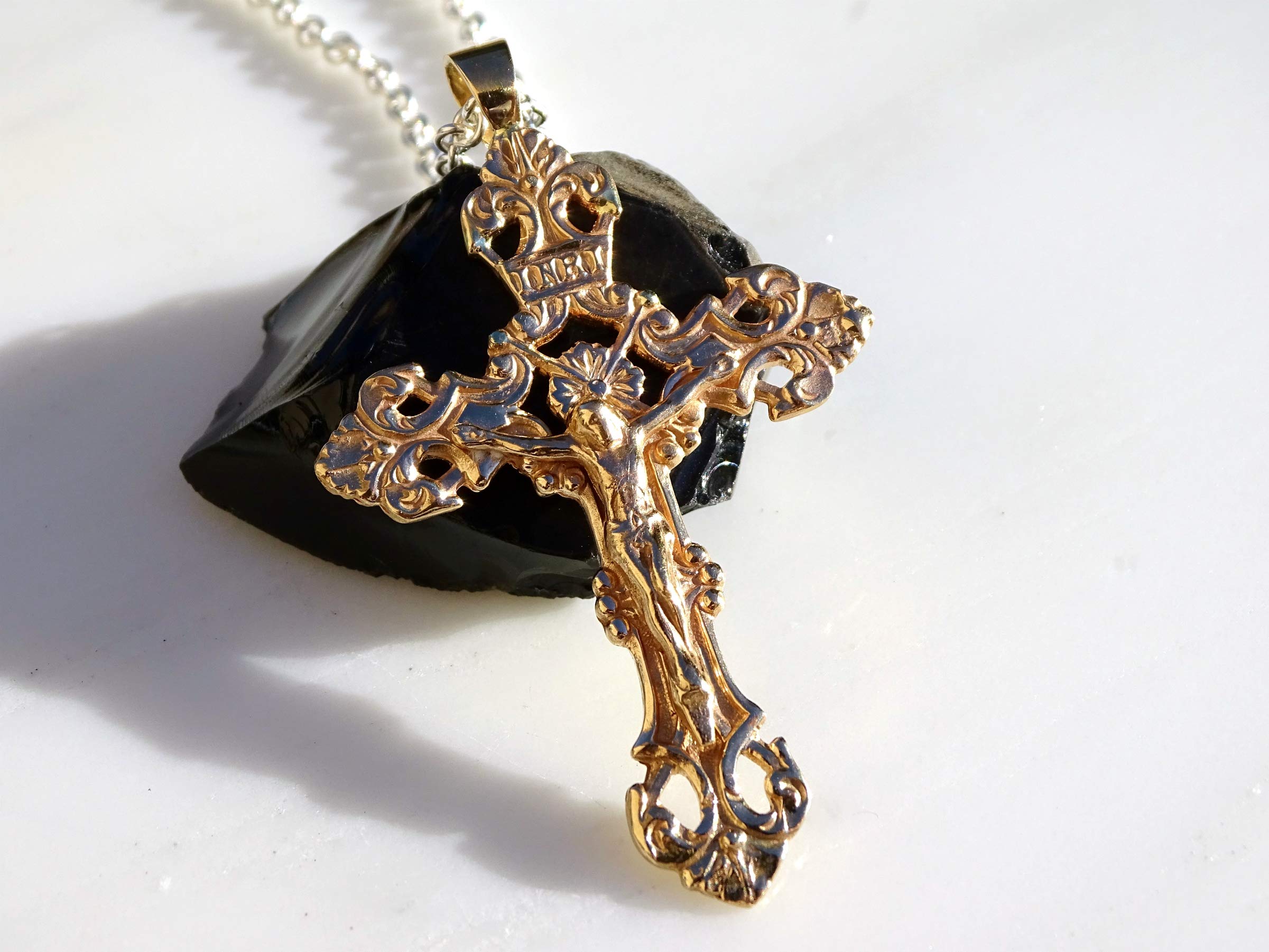 Big Gold Cross Pendant for Men - Stylish Gold Crucifix Necklace, Unique Mens Gift, Perfect for Daily Wear, Special Occasions, and Religious Events