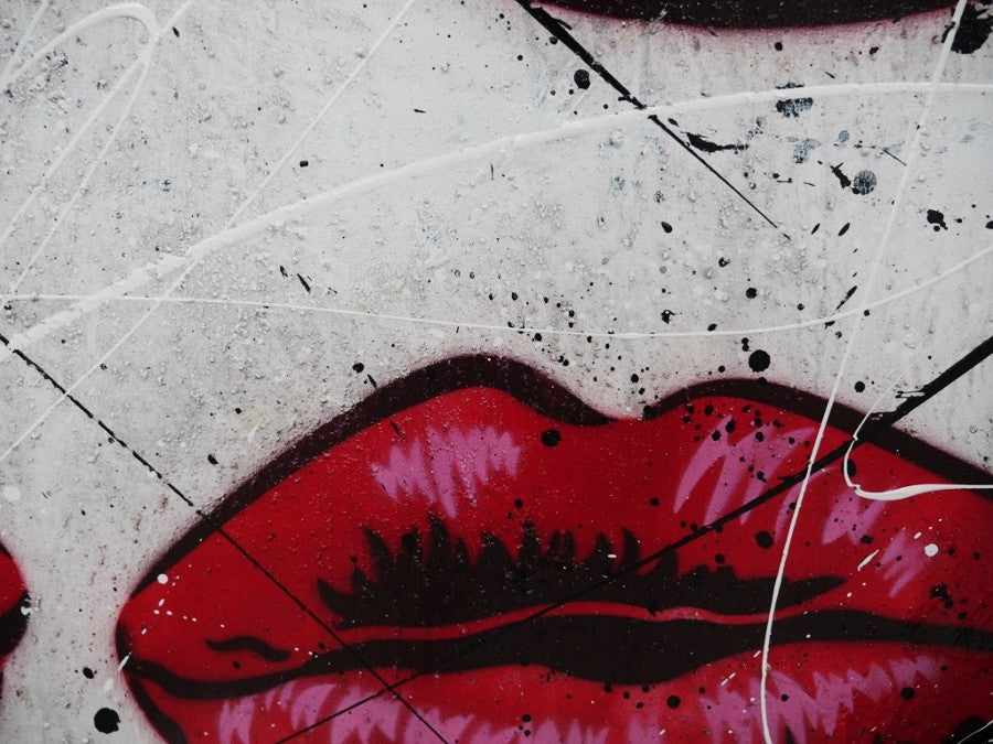 Urban Pop Lips Mouth Art - Trendy Home & Office Wall Decor for Modern Living Spaces