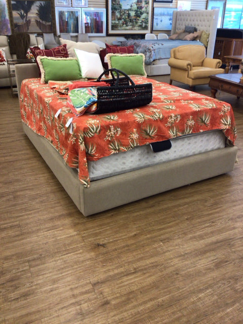Room & Board Wyatt Collection Oatmeal Fabric Queen Bed - Modern Upholstered Platform Bed Frame for Bedroom, Durable & Stylish Home Furniture for Master Suite or Guest Room