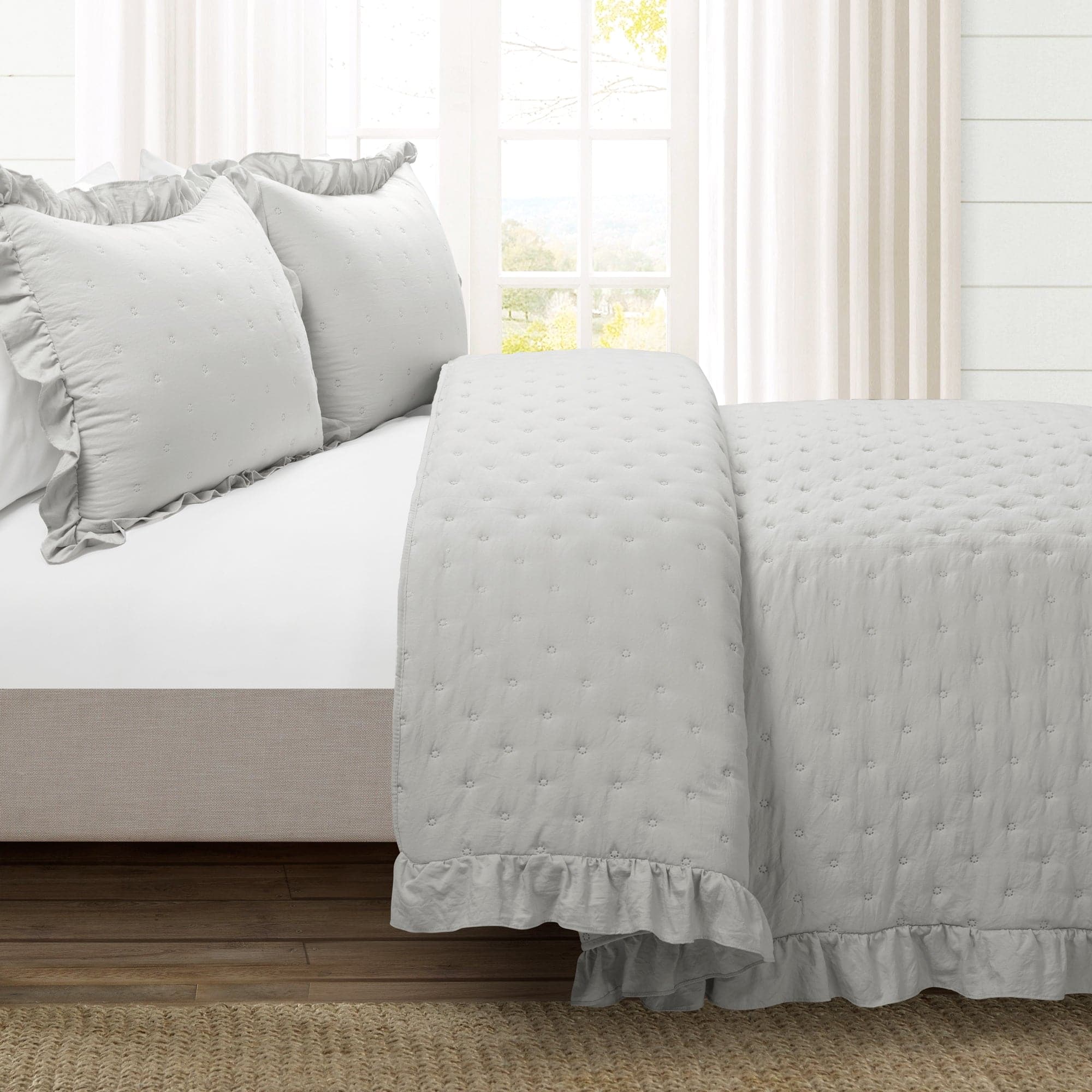 Reyna Ruffle Reversible Oversized 3-Piece Quilt Set - King/Queen Size Bedding with Matching Pillow Shams - Perfect for Master Bedroom, Guest Room & Cozy Farmhouse Decor