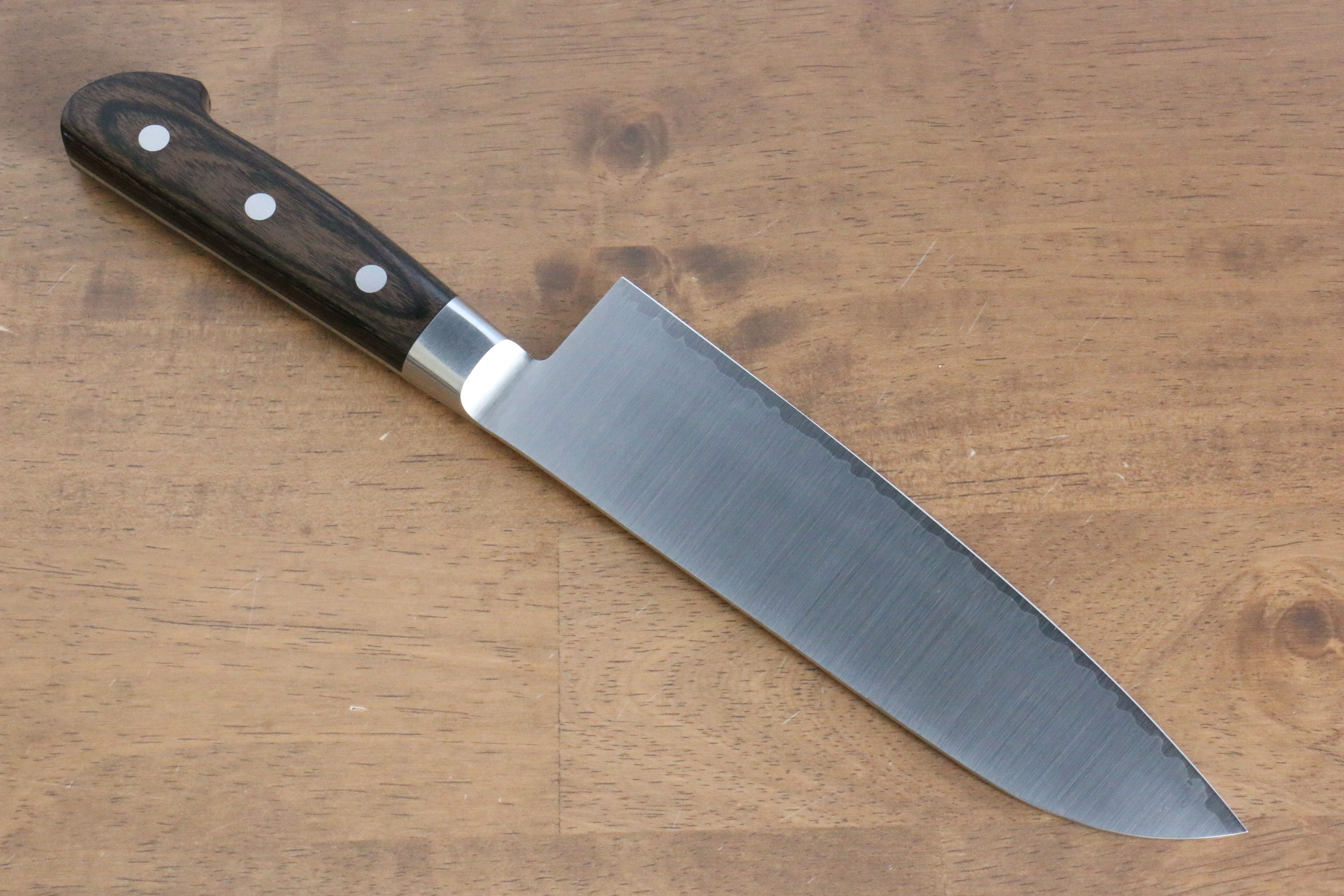 Premium Seisuke SG2 Santoku Knife 180mm with Brown Pakka Wood Handle - Japanese Kitchen Knife for Slicing, Dicing & Chopping Vegetables, Meat & Fish - Perfect for Home Chefs & Professional Kitchens