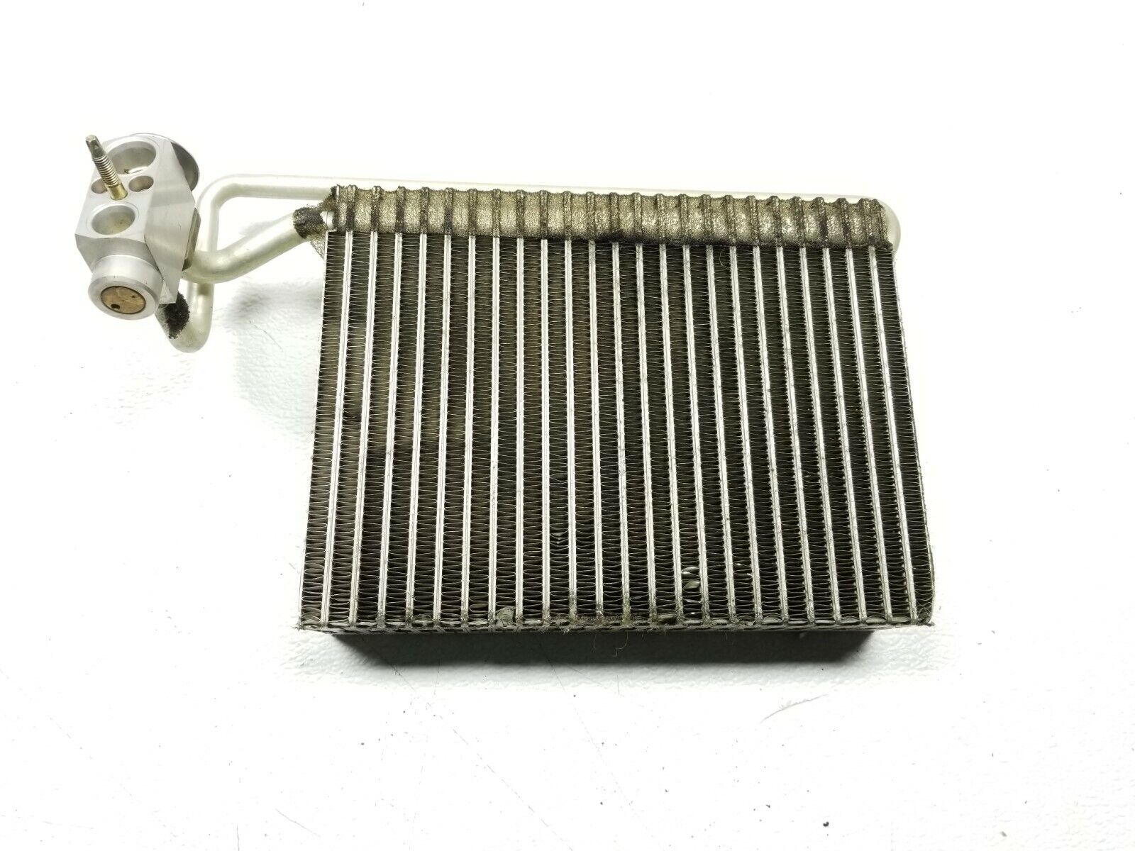 BMW E46 325xi AC Evaporator Replacement - OEM Compatible Auto Part for 2001-2005 Models | Perfect for Cooling System Repair & Maintenance