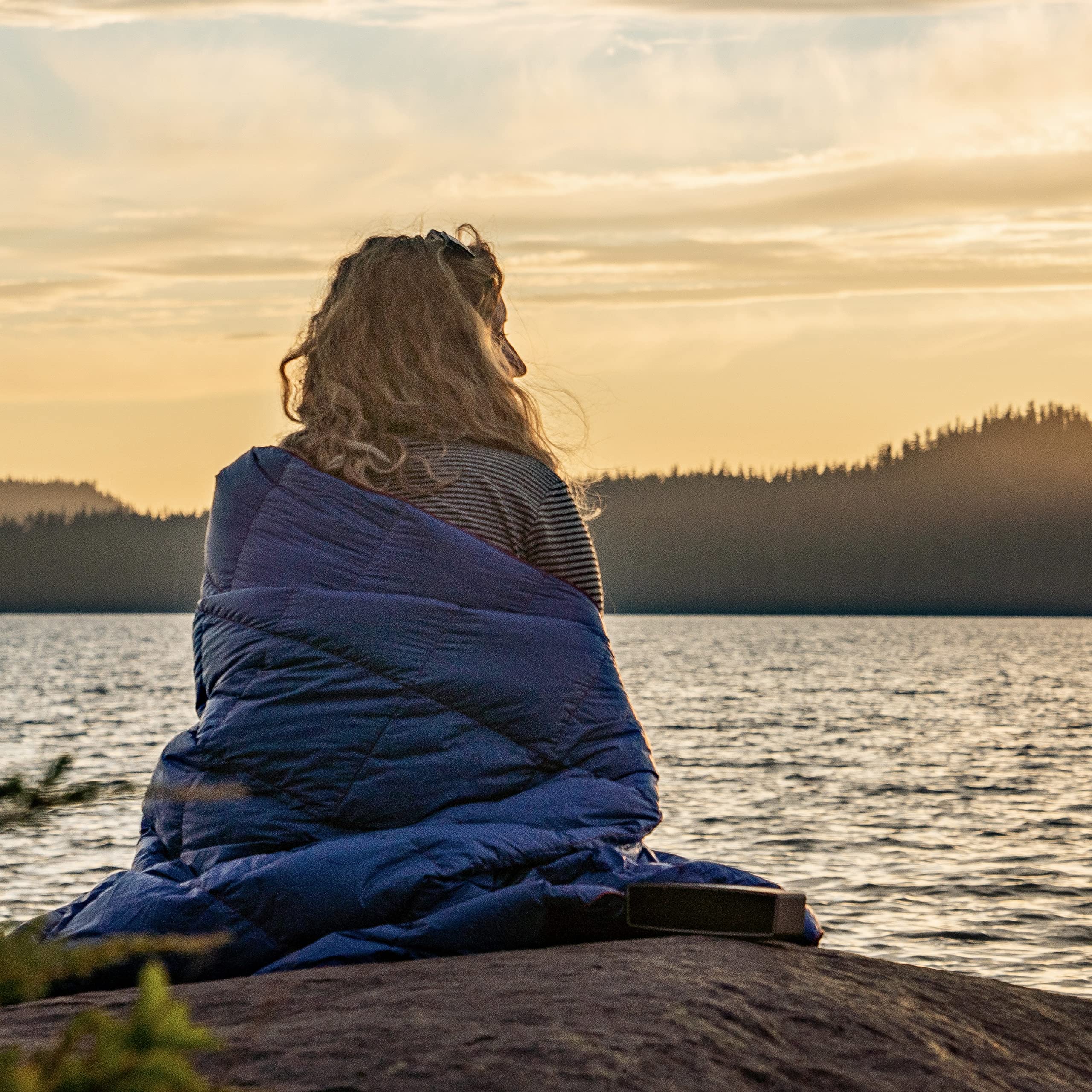 **Horizon Hound Down Camping Blanket - Lightweight & Water-Resistant Outdoor Quilt for Camping, Hiking, Travel | Insulated & Packable Gear for Sleep, Stadium, Festivals | Sustainable & Warm for Backpacking, Picnics, Beach Trips**