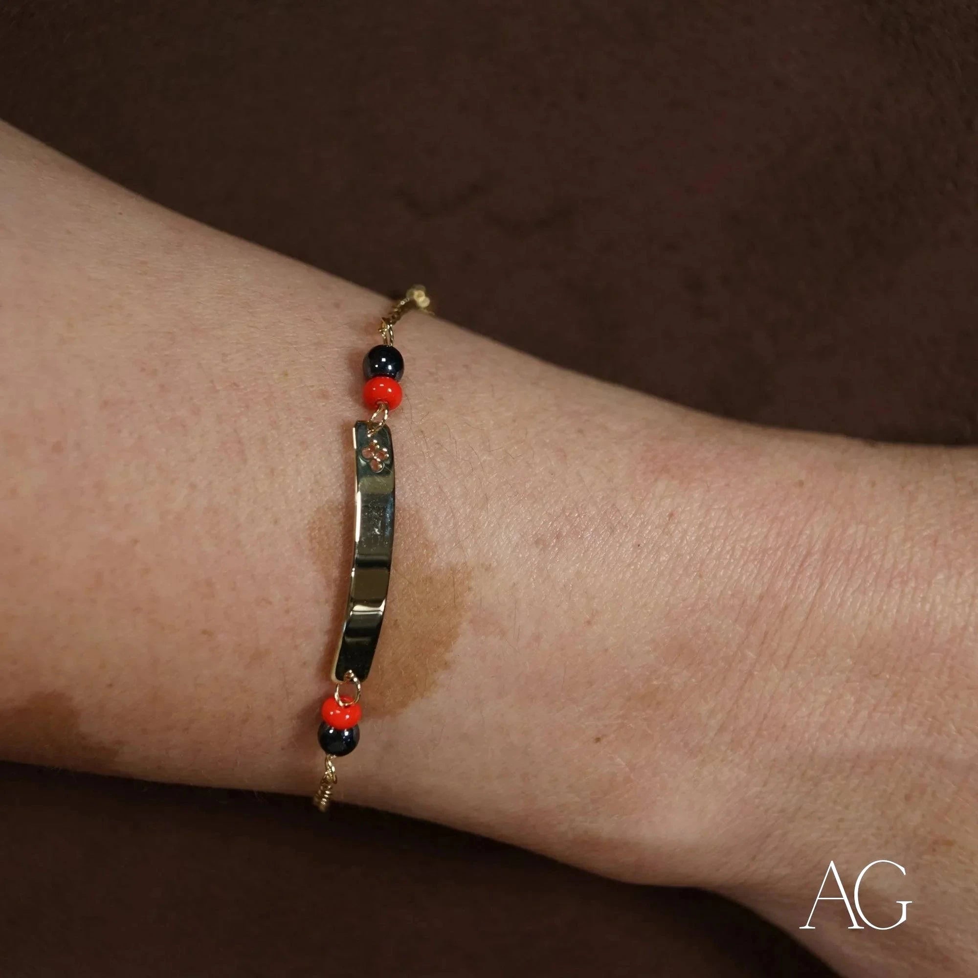 18K Gold Personalized Kids Bracelet with Black Coral - Custom Name Jewelry for Birthdays, Gifts & Special Occasions