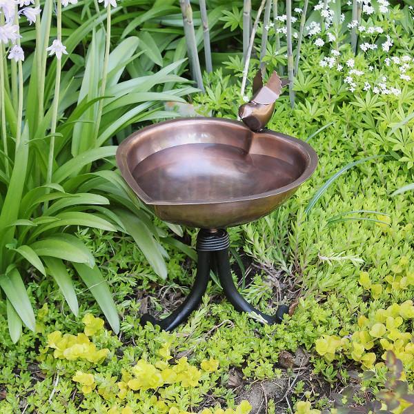 Heart Shaped Birdbath for Garden - Outdoor Decorative Bird Bath with Stand, Perfect for Attracting Birds to Your Backyard or Patio