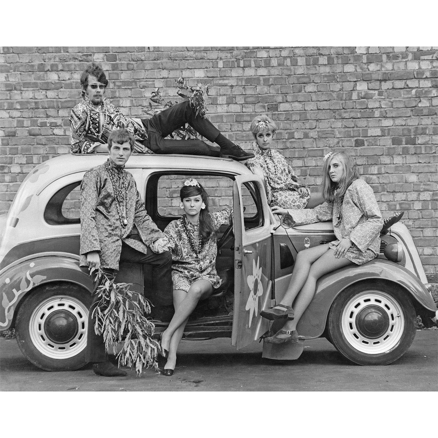 Vintage Hippie Van Art Print - Retro Volkswagen Bus Wall Decor for Home, Office & Gifts - Travel & Freedom Inspired Poster