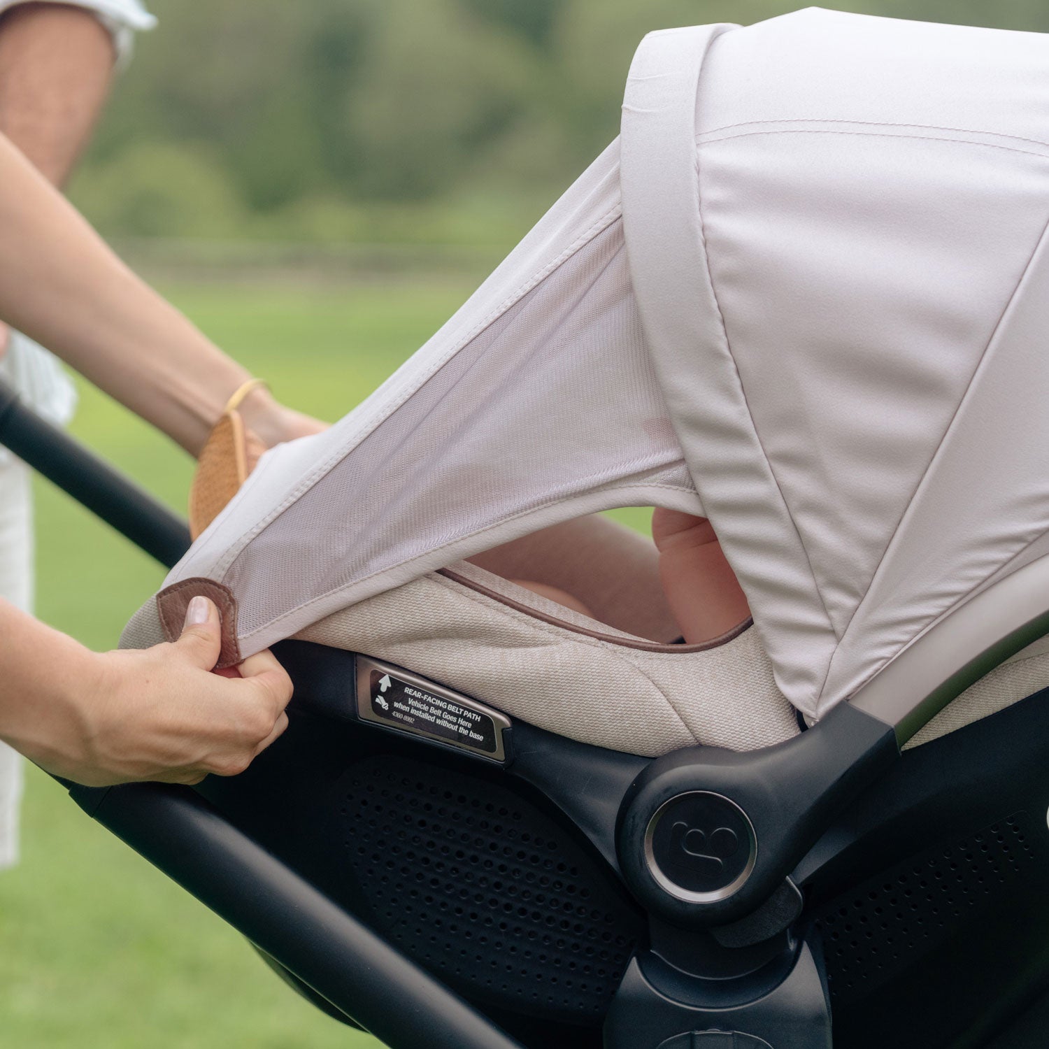 Maxi Cosi Peri 180 Rotating Infant Car Seat - 360° Swivel Base for Easy Entry & Exit - Rear & Forward Facing - For Babies 4-35 lbs - Perfect for Travel & Daily Commute