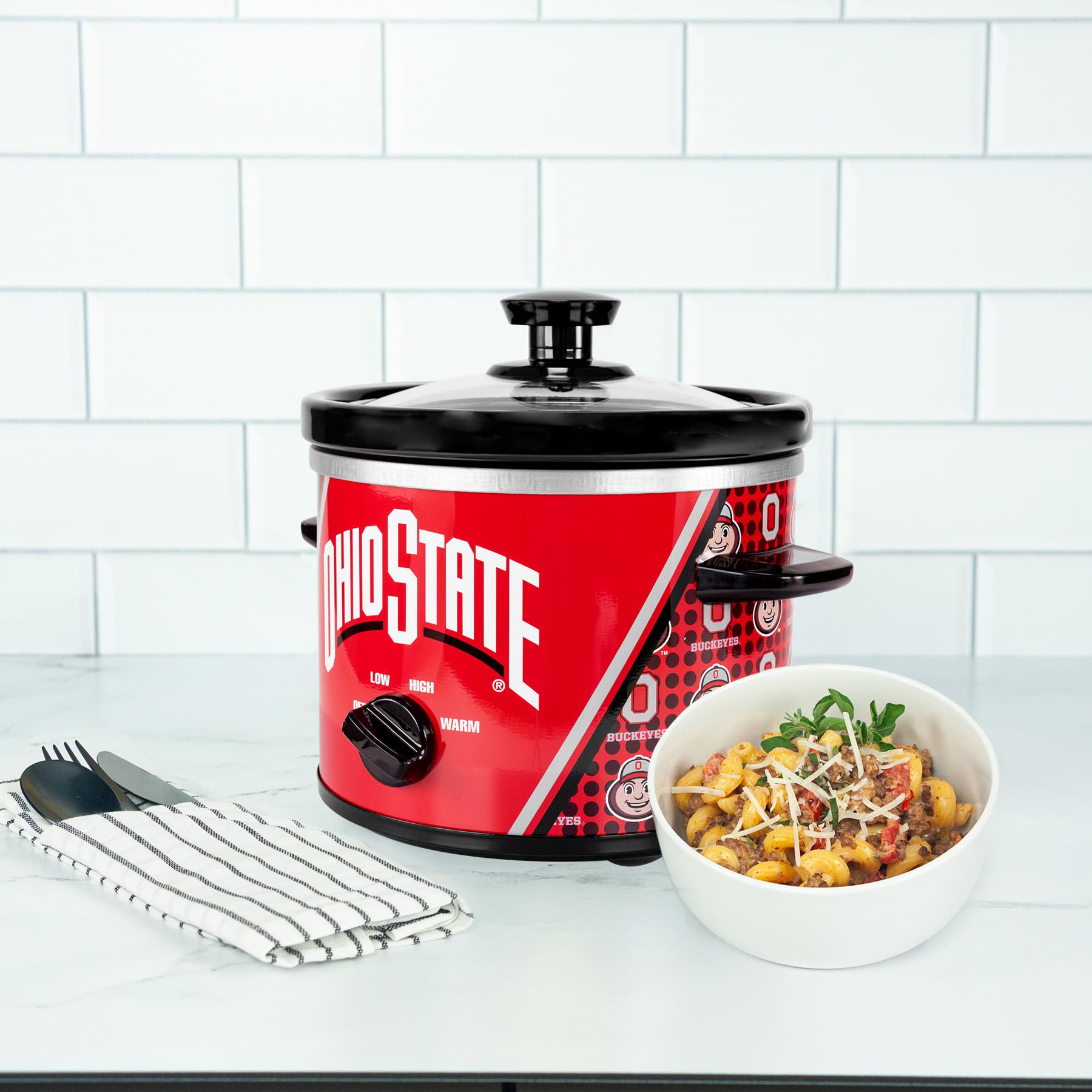 Ohio State Buckeyes 2qt Slow Cooker by Uncanny Brands - Team Spirit Crock Pot for Soups, Chili & Game Day Meals - Perfect for Dorms, Tailgating & College Football Parties