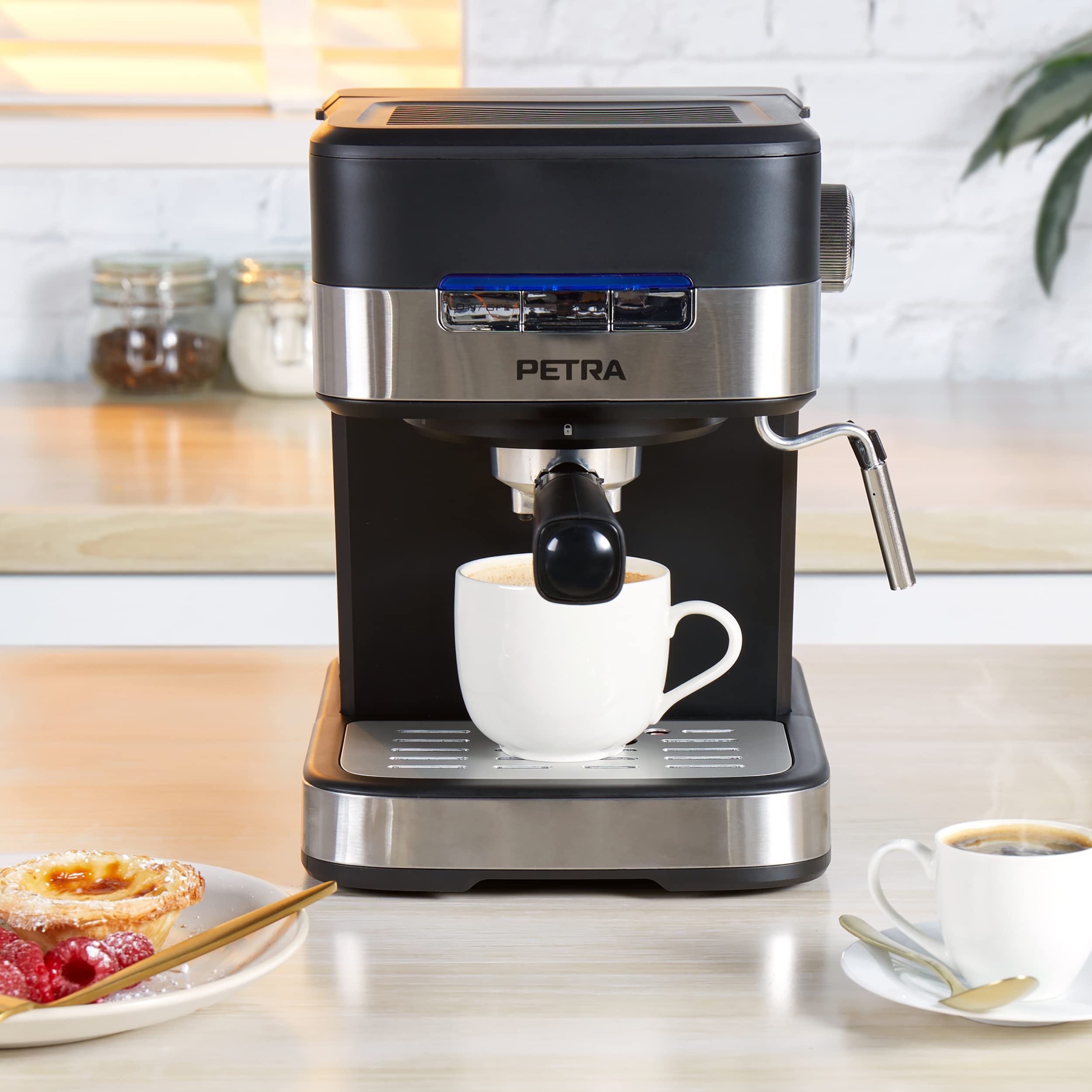 Petra PT4623VDEEU7 Professional Espresso Coffee Machine - Electric Coffee Maker for 1-2 Cups, Cappuccino & Latte - 15 Bar Pump, BPA-Free, Compatible with Ground Coffee - 1.5L Water Tank, 850W - Perfect for Home & Office Use